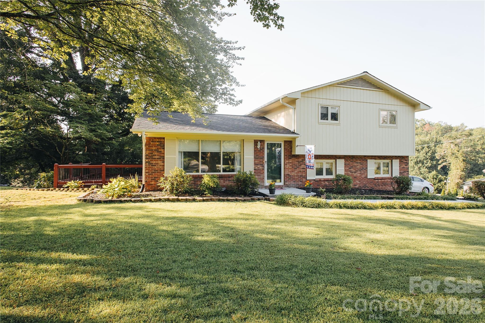 15 Golden Leaf Drive Property Photo 2