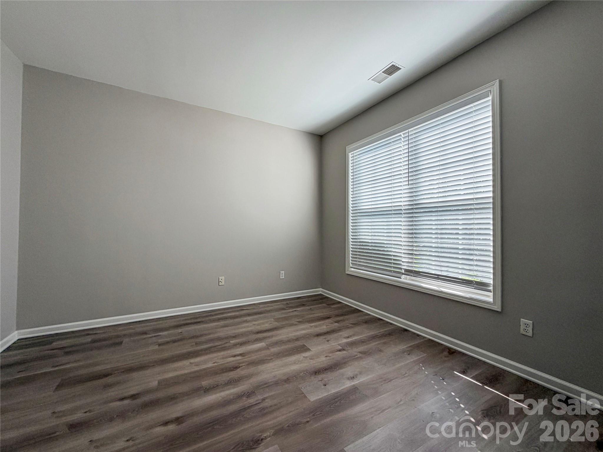 9927 Jeanette Circle Property Photo 4