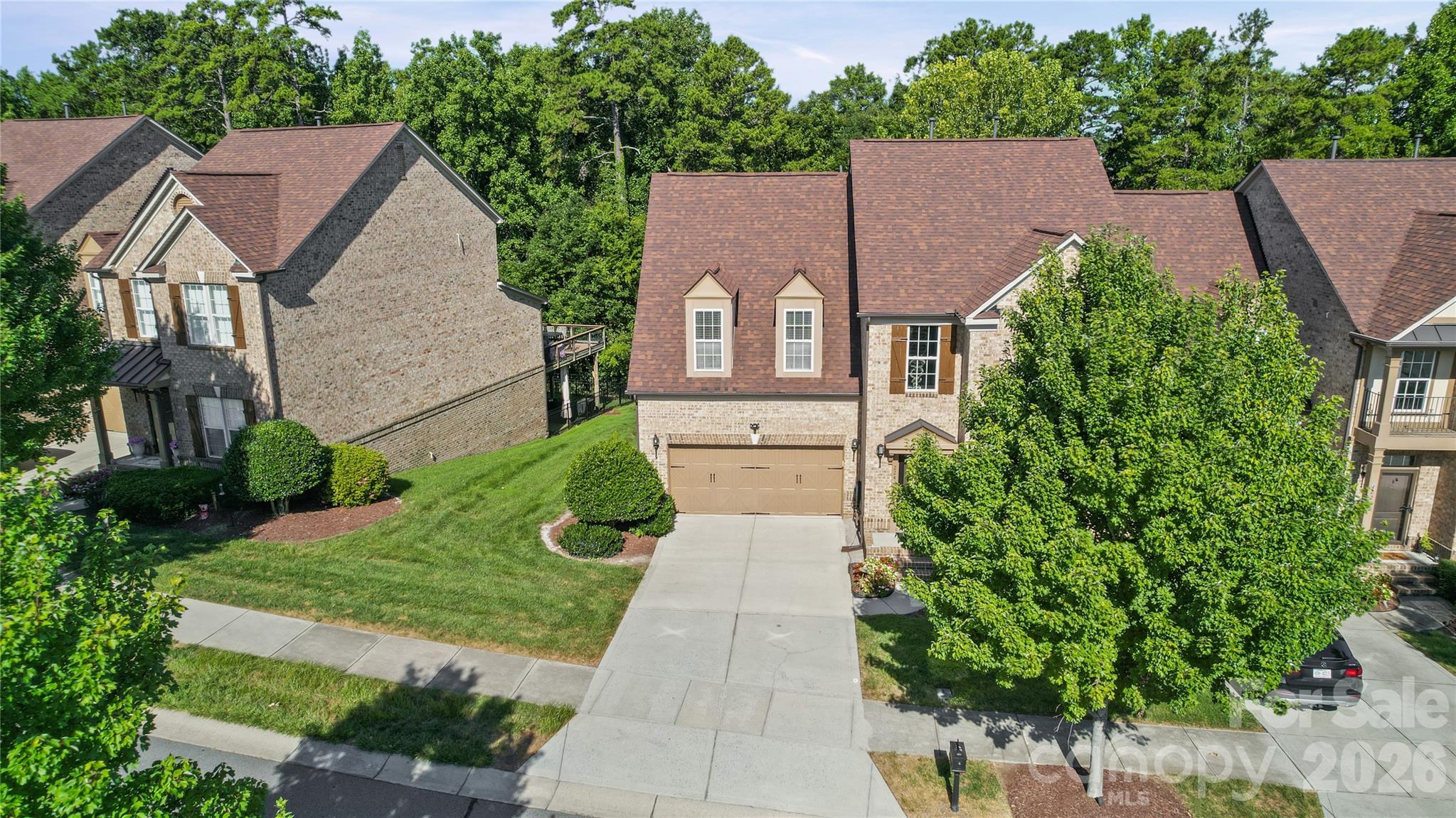 2246 Donnington Lane Property Photo 4