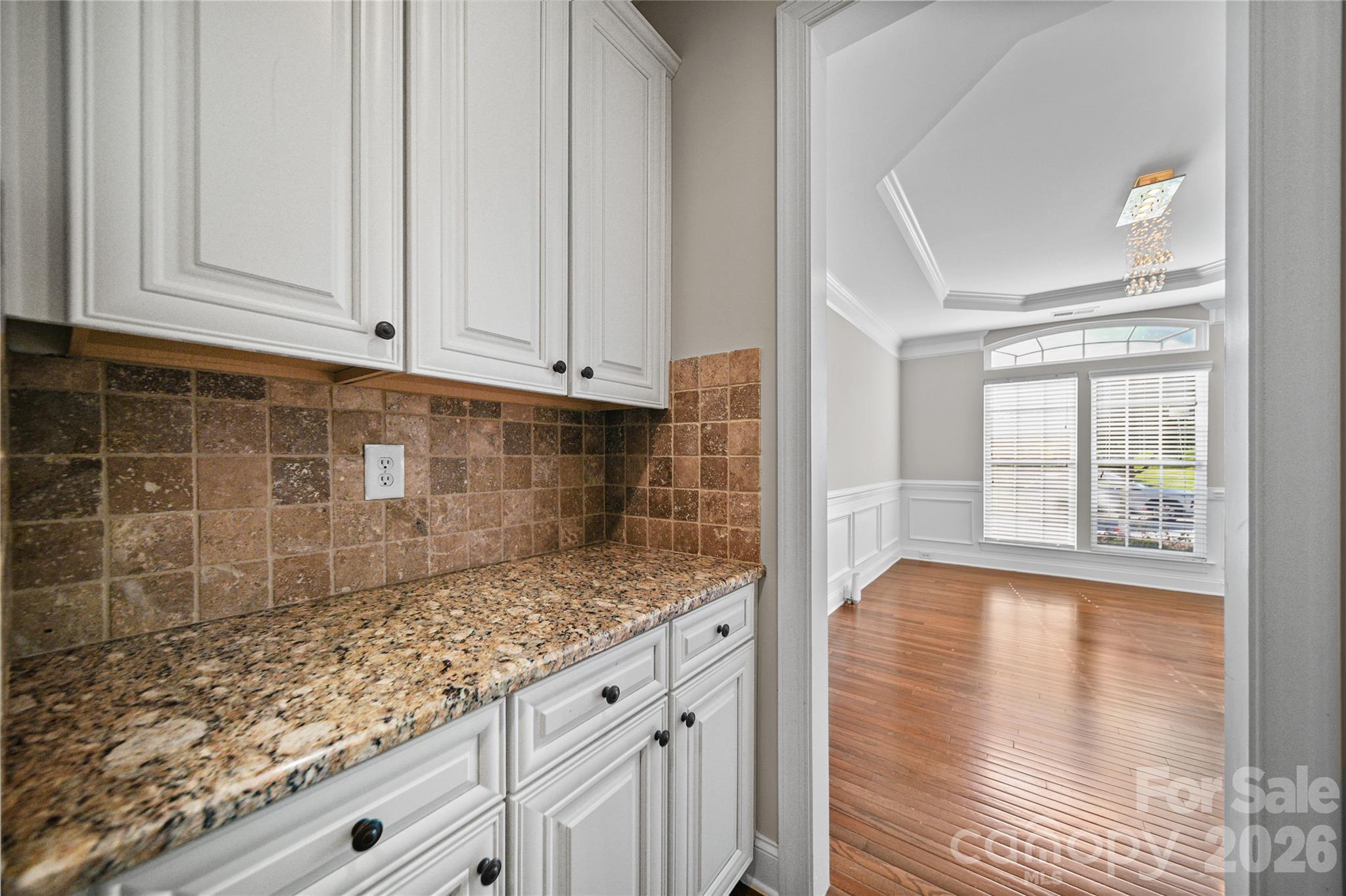 2246 Donnington Lane Property Photo 8