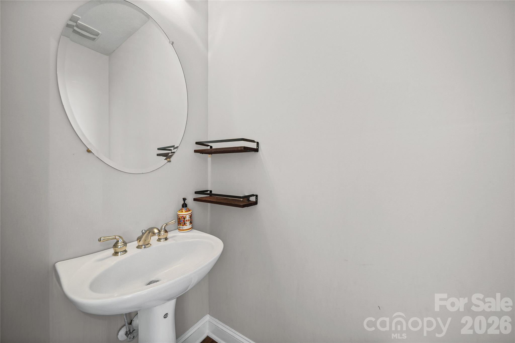 2246 Donnington Lane Property Photo 9