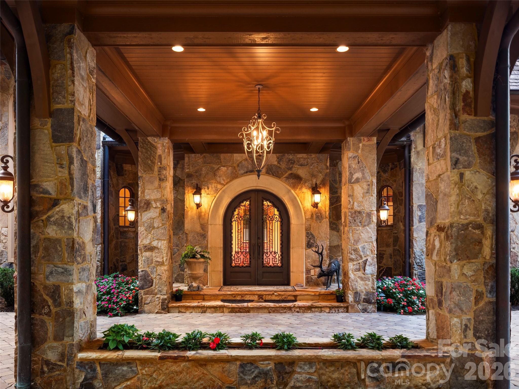 994 Clovertop Lane Property Photo 5