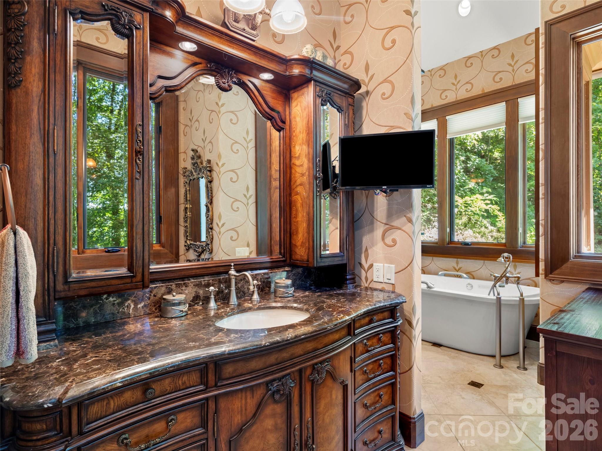 994 Clovertop Lane Property Photo 24