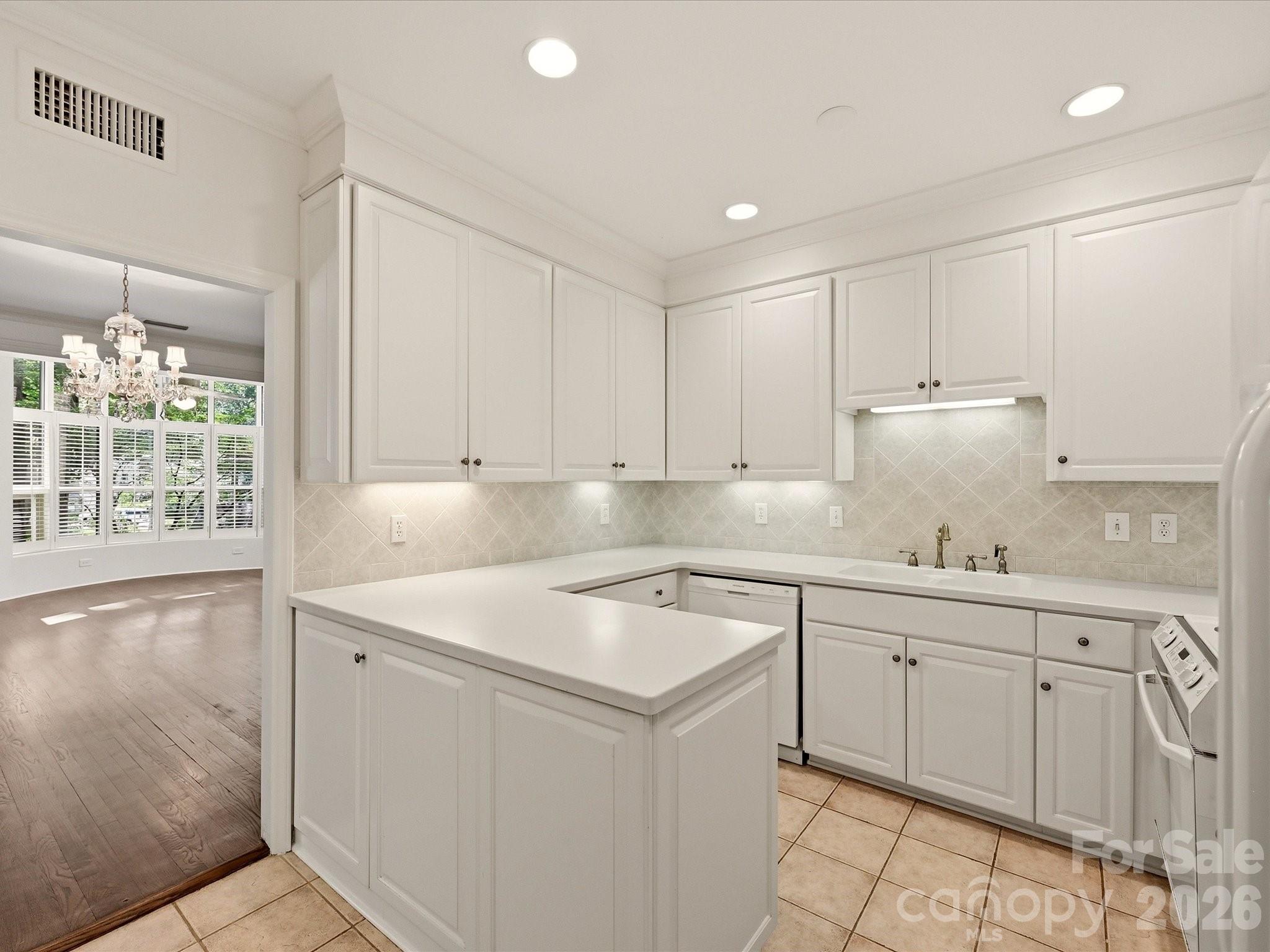 806 Cherokee Road Property Photo 14