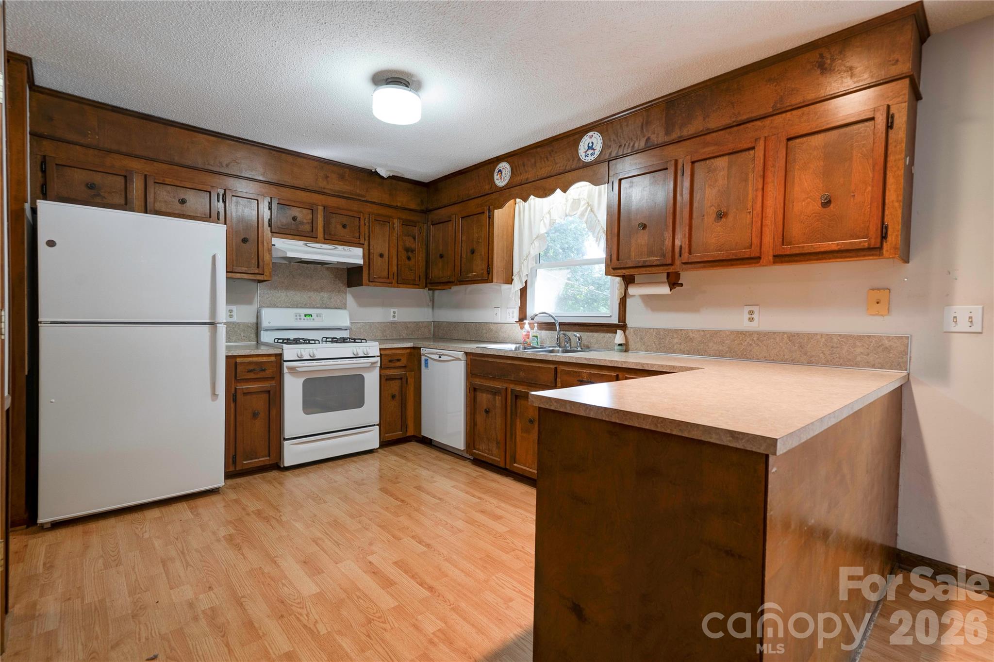 1208 N Piedmont Avenue Property Photo 9