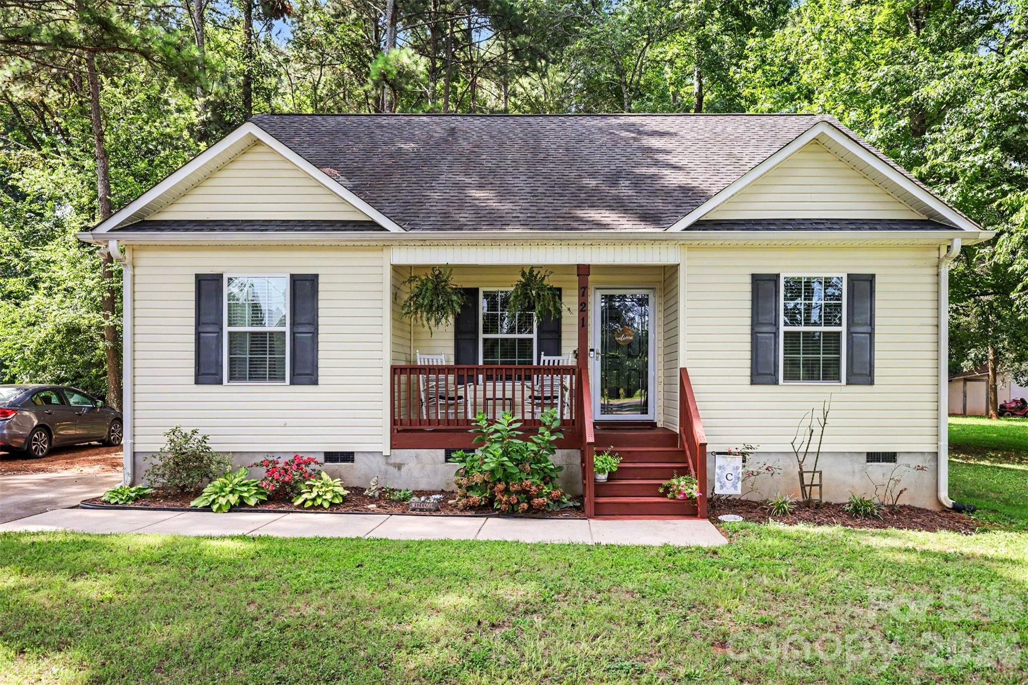721 Daves Road Property Photo 1