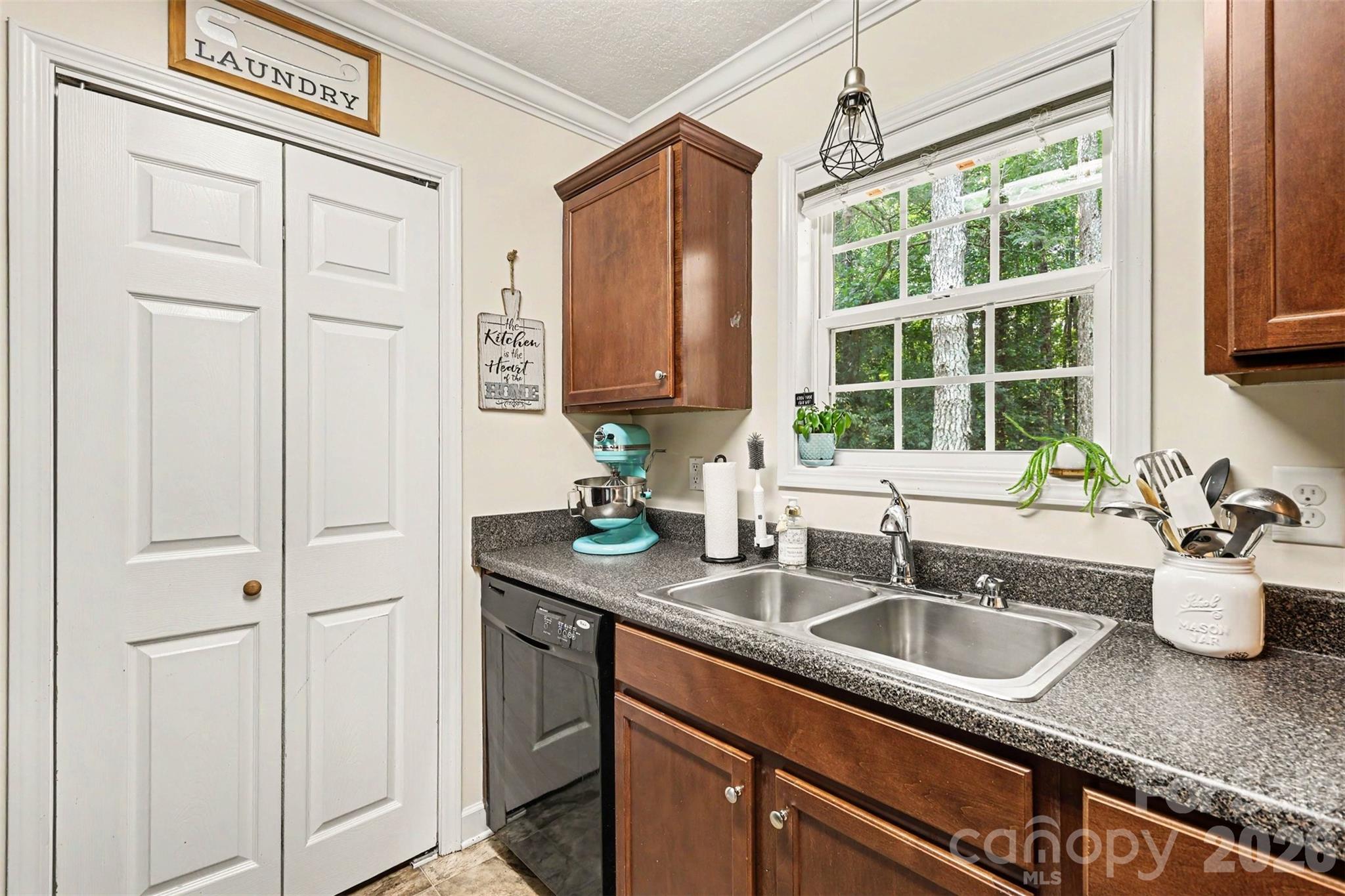 721 Daves Road Property Photo 10