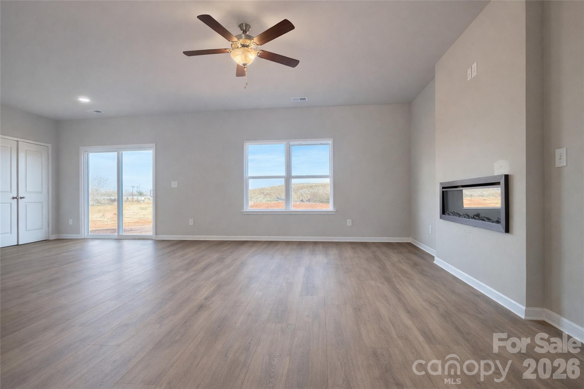 125 Pinnacle Crossing Property Photo 8