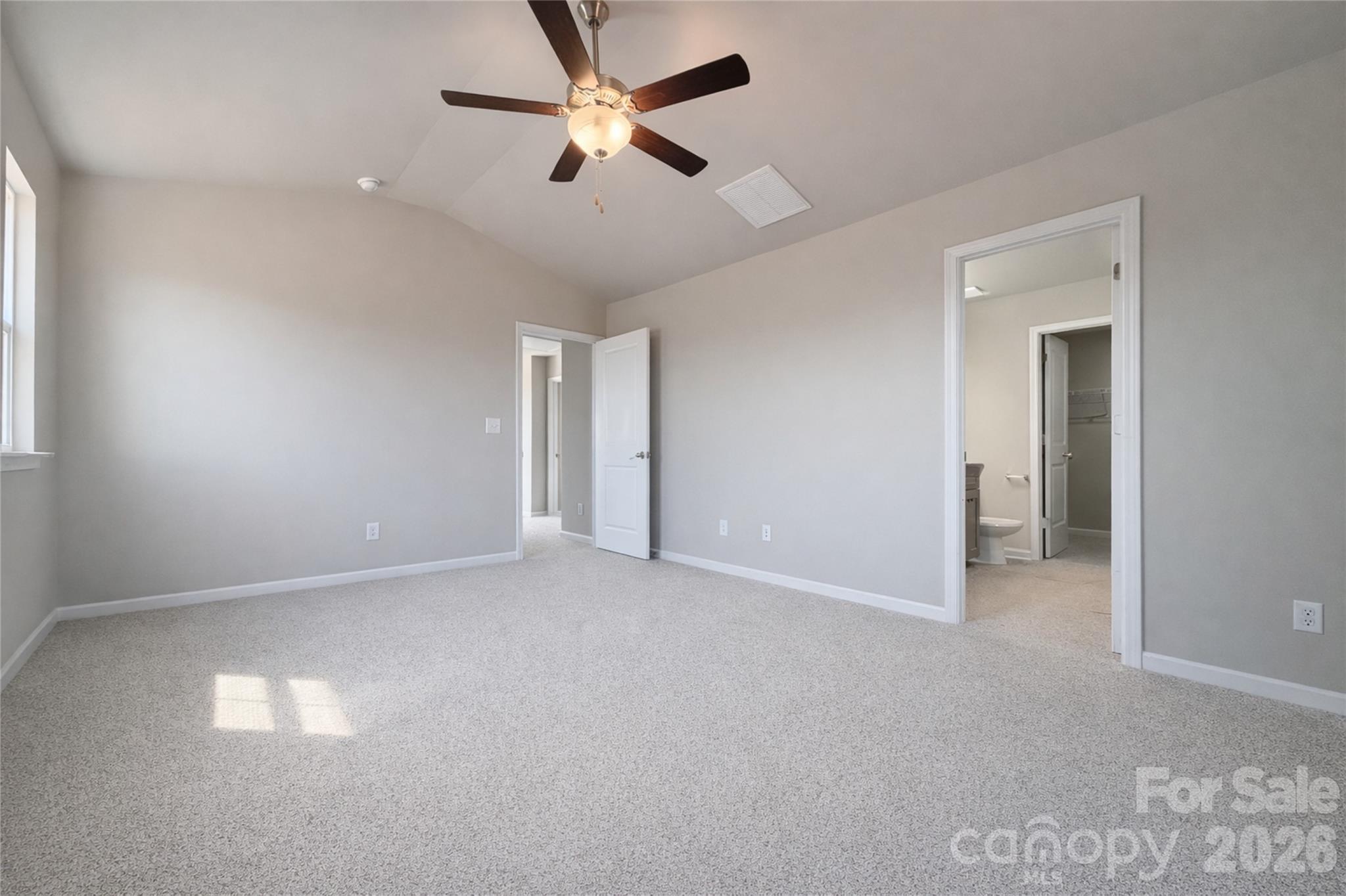 125 Pinnacle Crossing Property Photo 13
