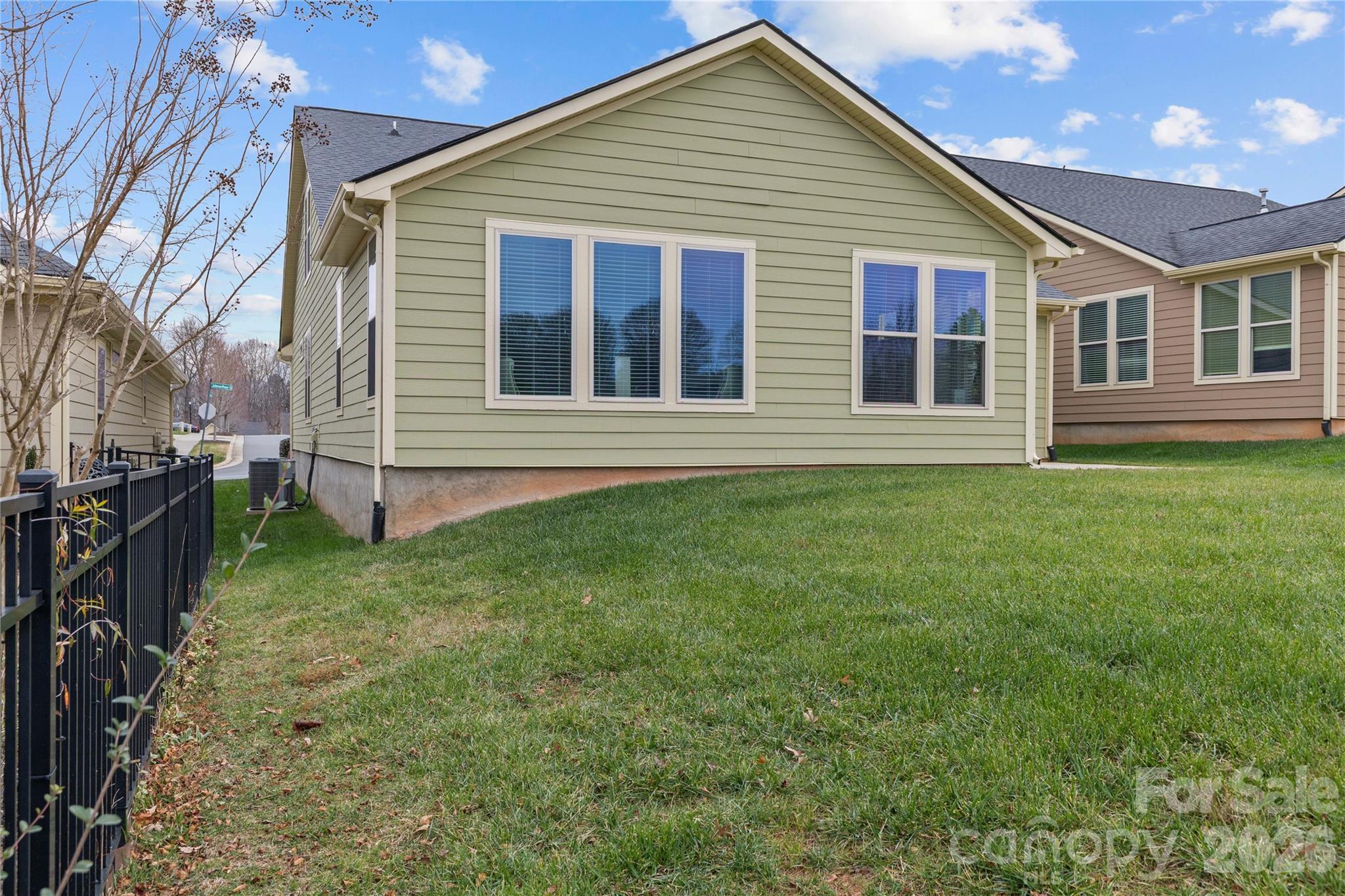 129 Johnson Manor Street Property Photo 4