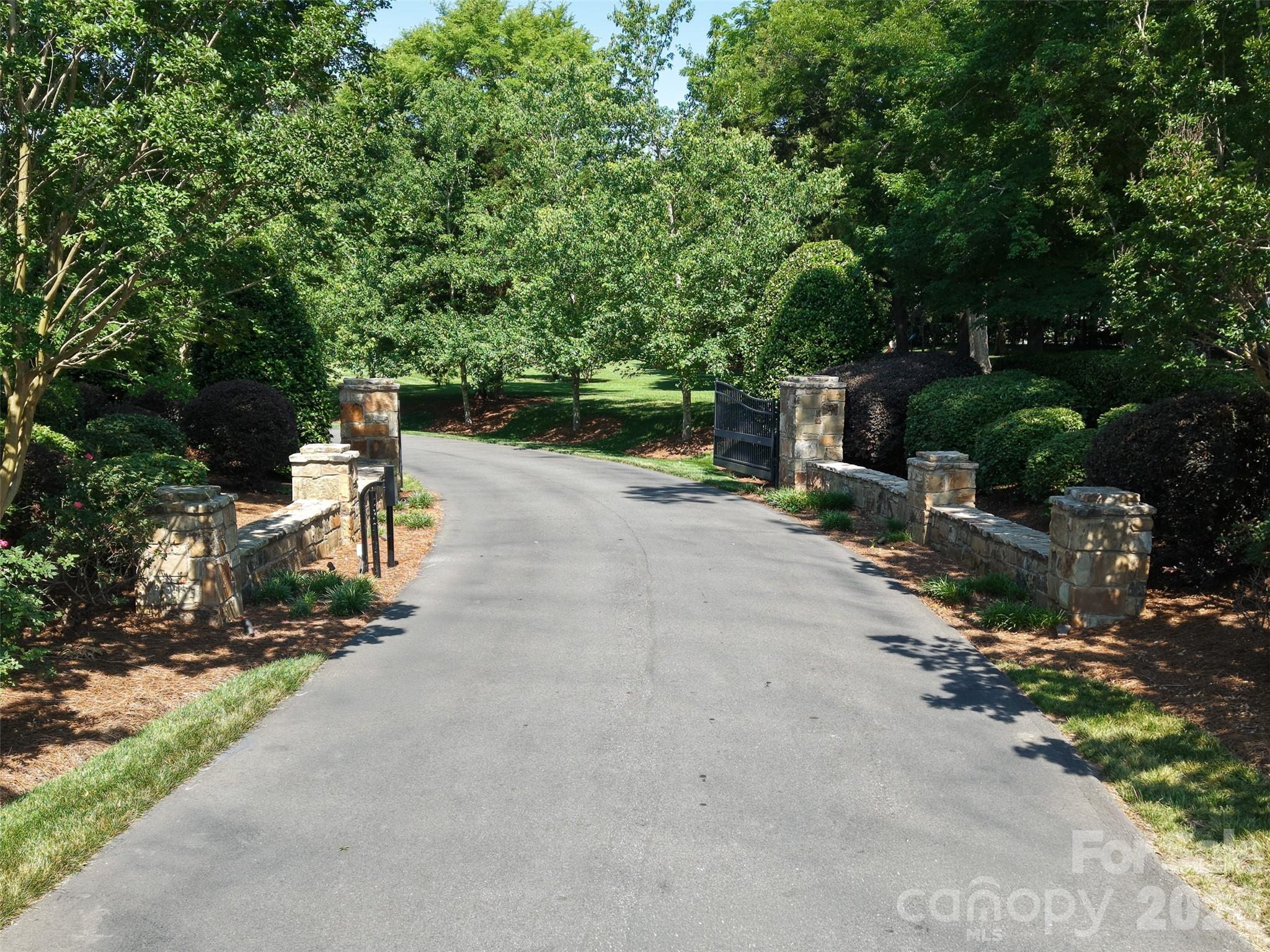 8611 Kerns Meadow Lane Property Photo 27