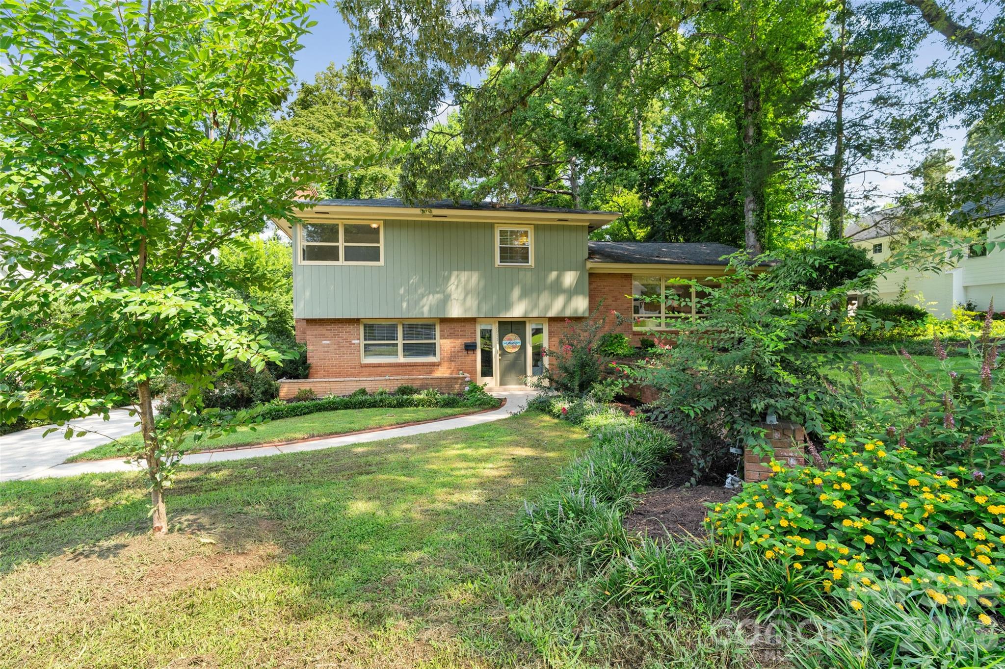 2911 Arundel Drive Property Photo 2