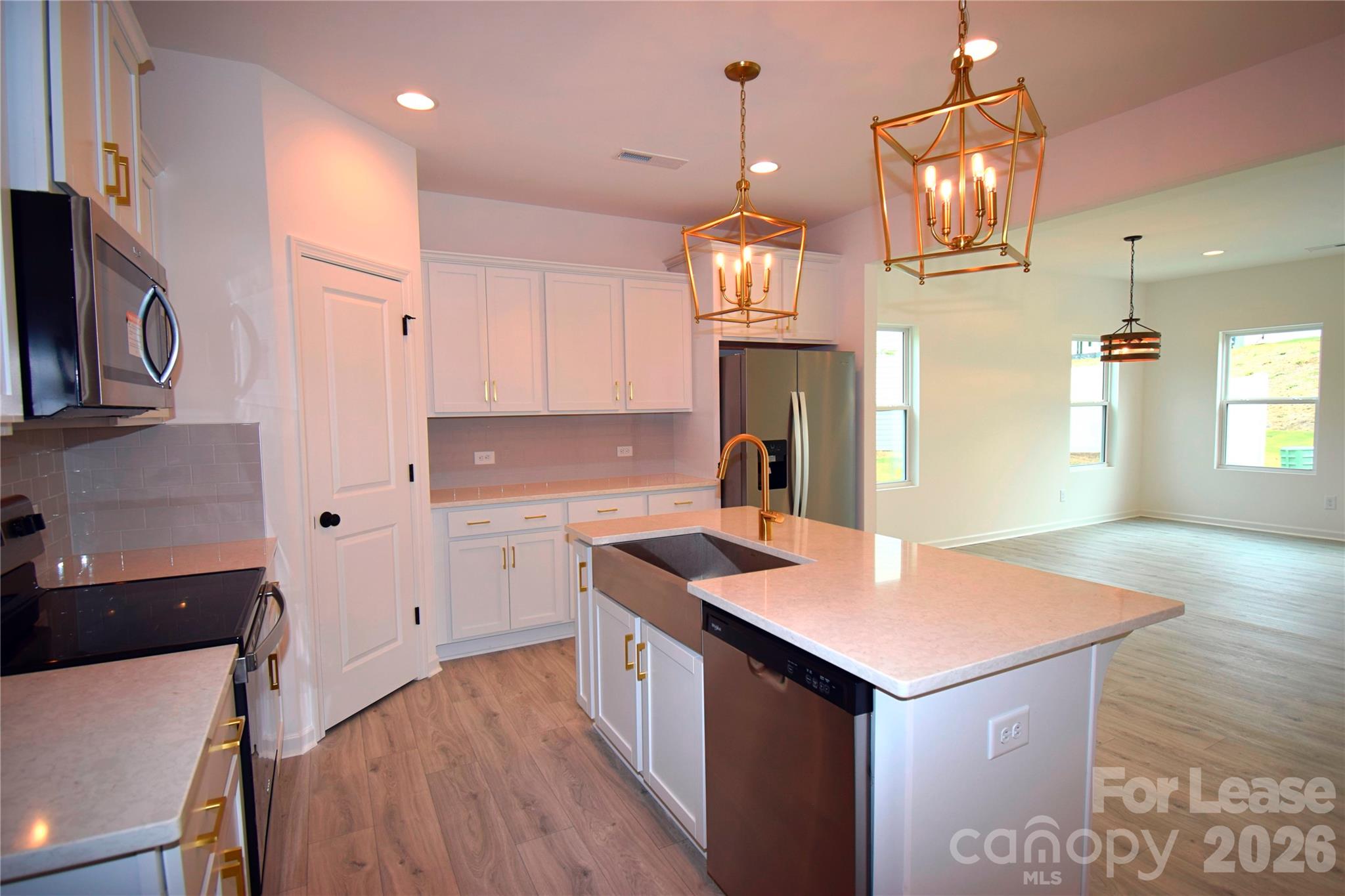 11816 Basking Drive Property Photo 2