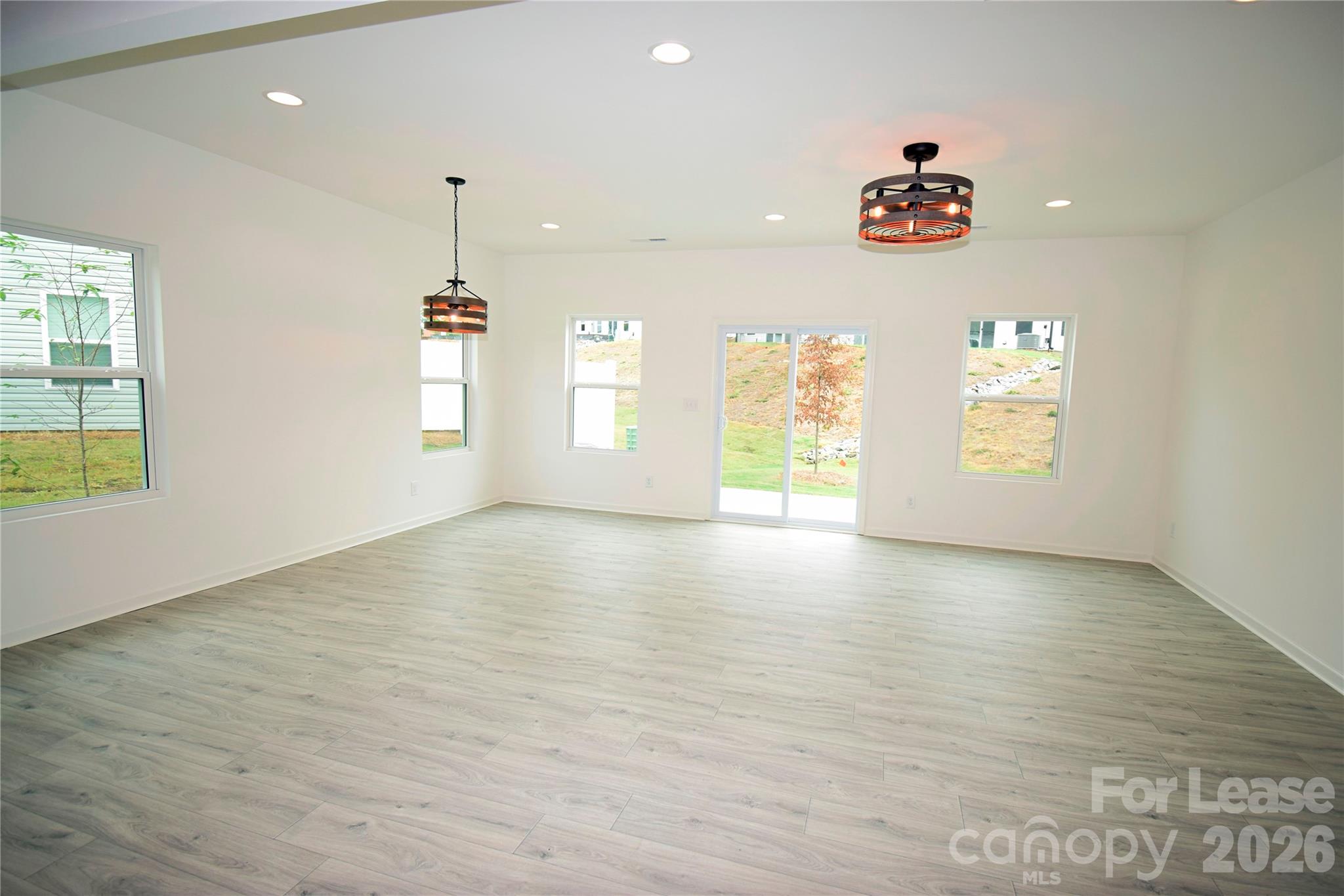 11816 Basking Drive Property Photo 4