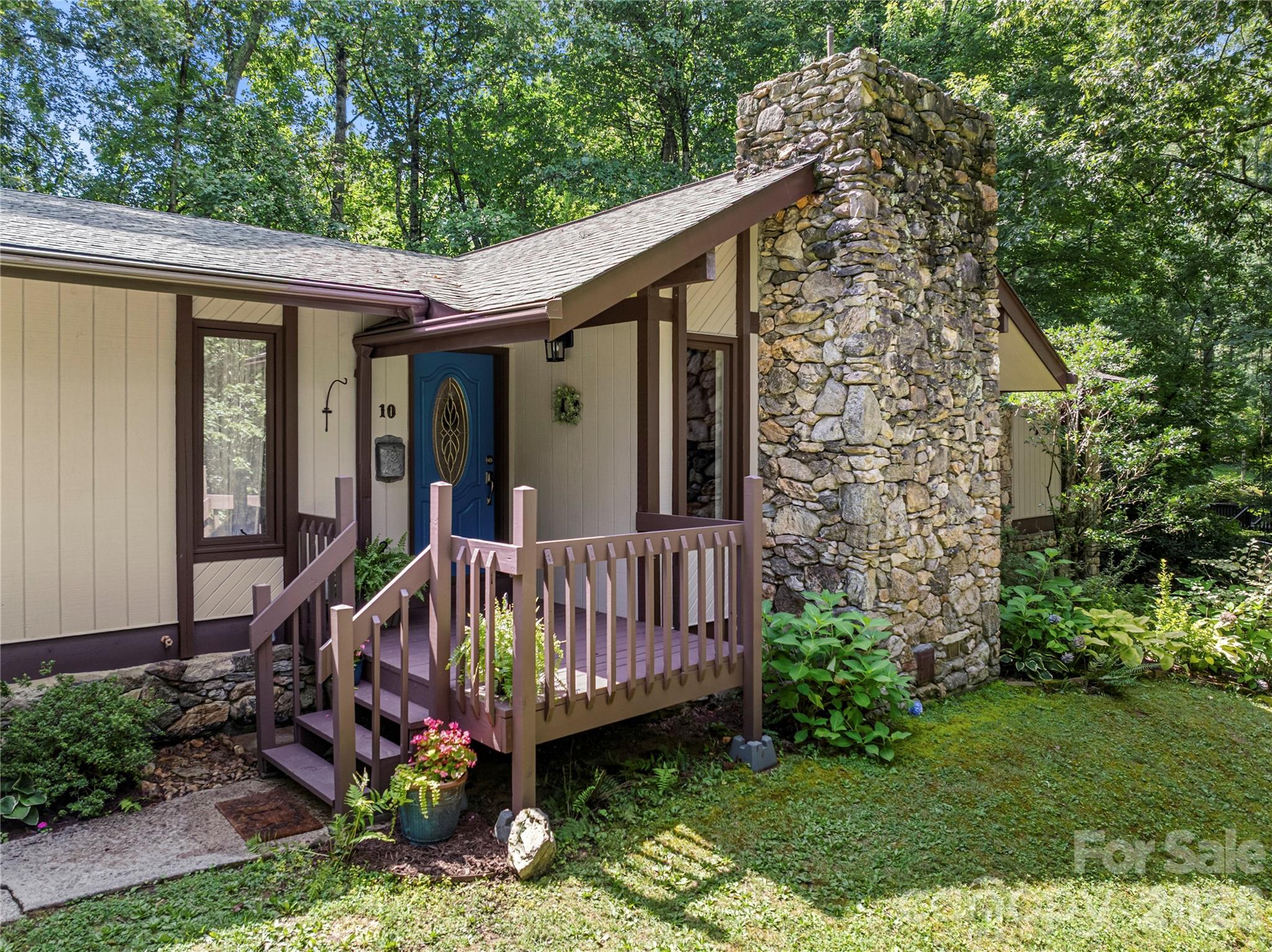 10 Brook Forest Drive Property Photo 2