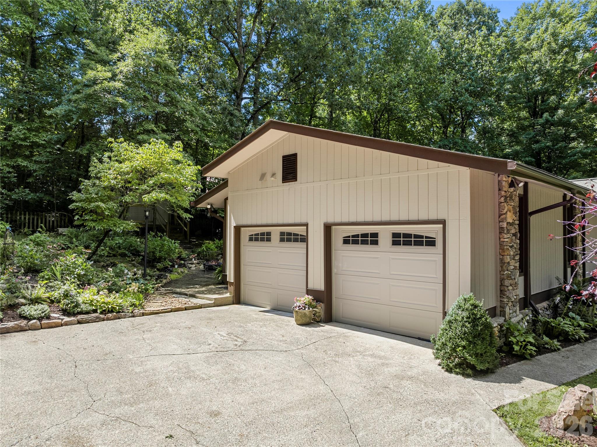 10 Brook Forest Drive Property Photo 3