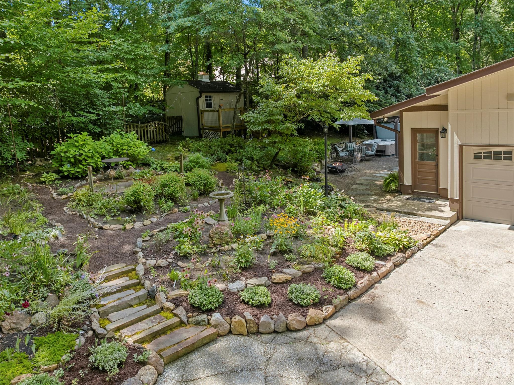 10 Brook Forest Drive Property Photo 4