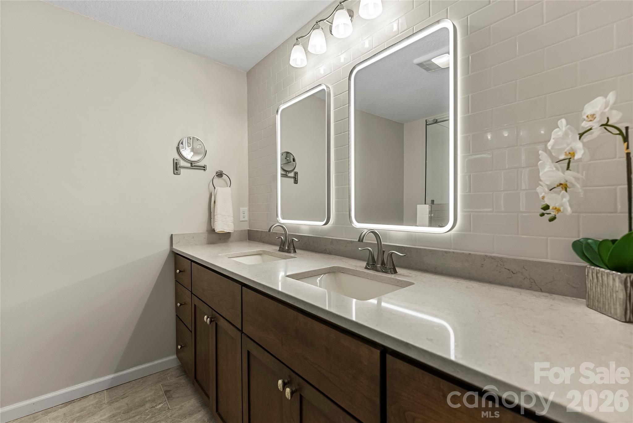 10 Brook Forest Drive Property Photo 23