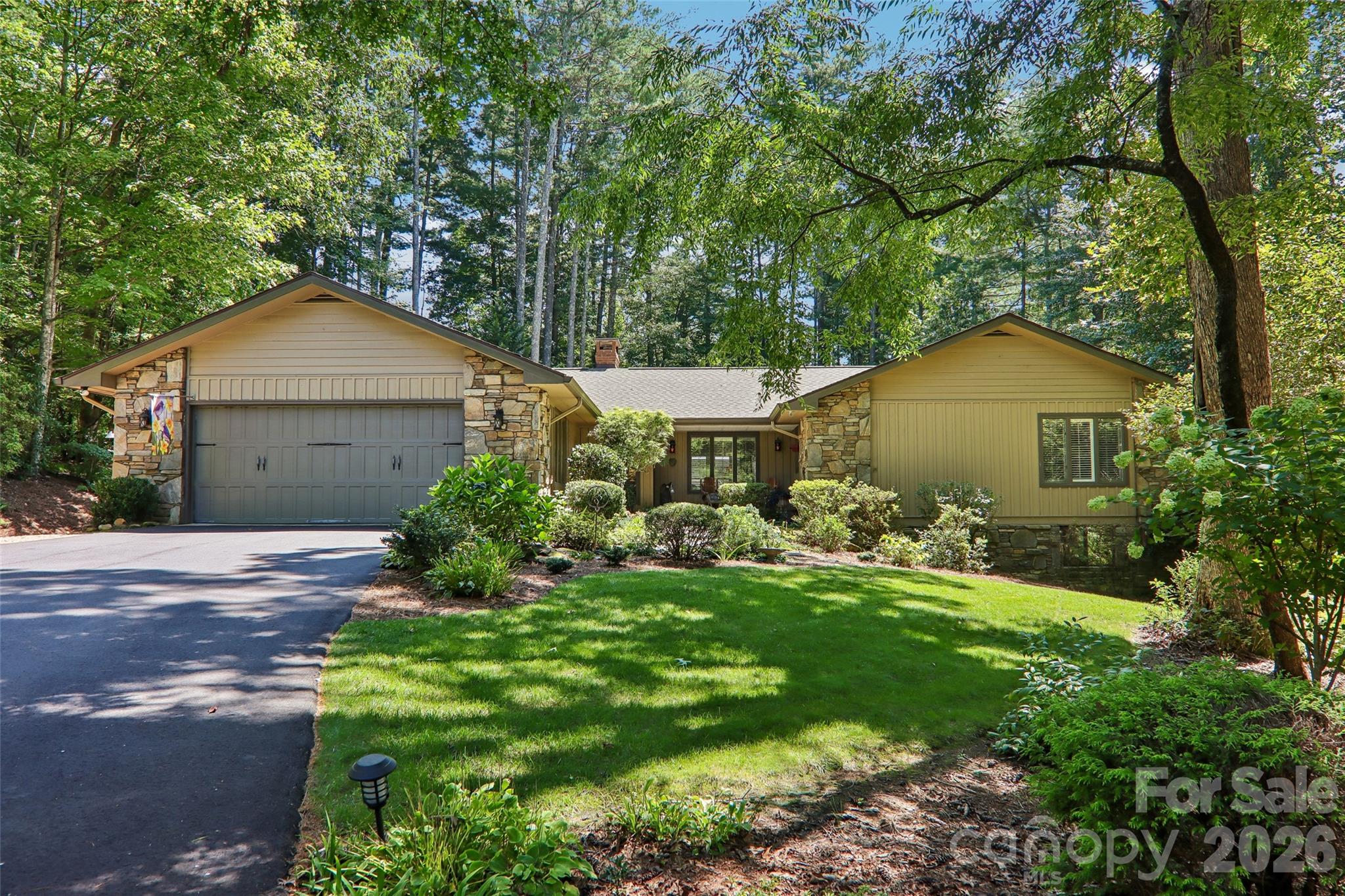 133 Larchmont Drive Property Photo 1