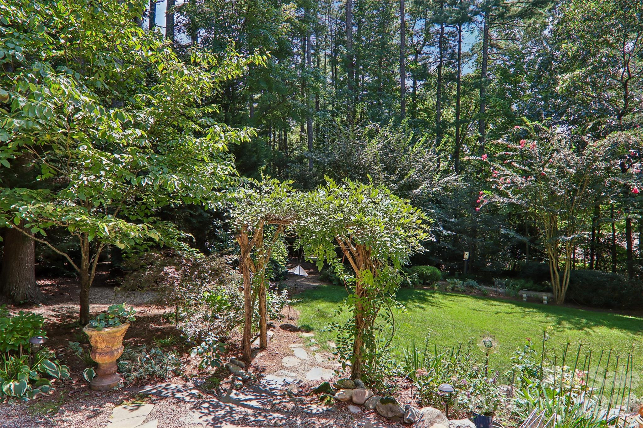 133 Larchmont Drive Property Photo 31
