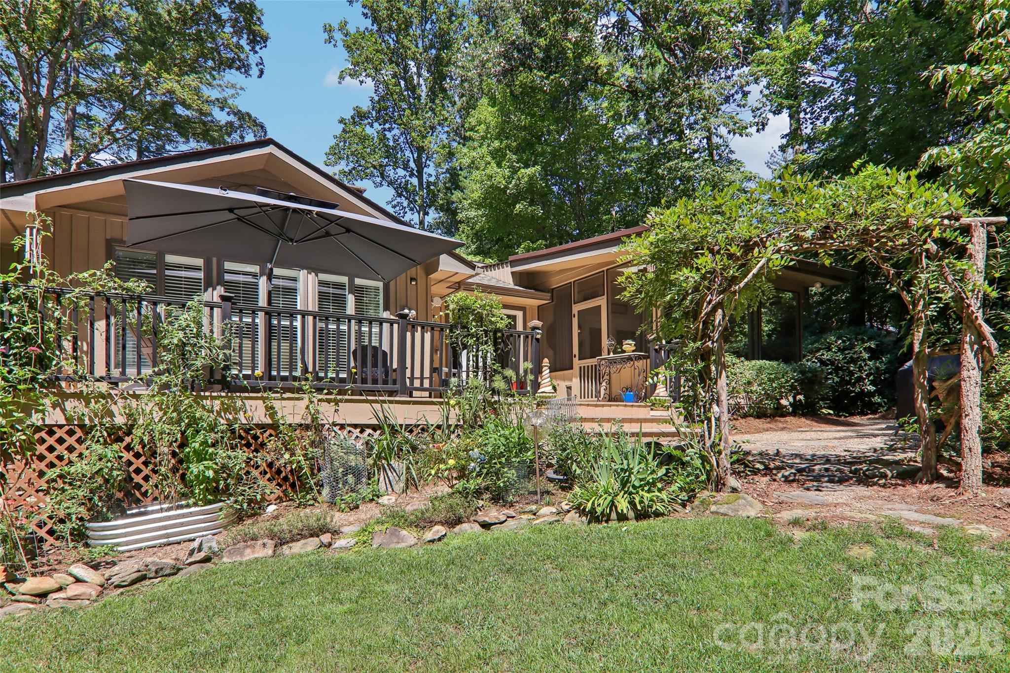 133 Larchmont Drive Property Photo 32