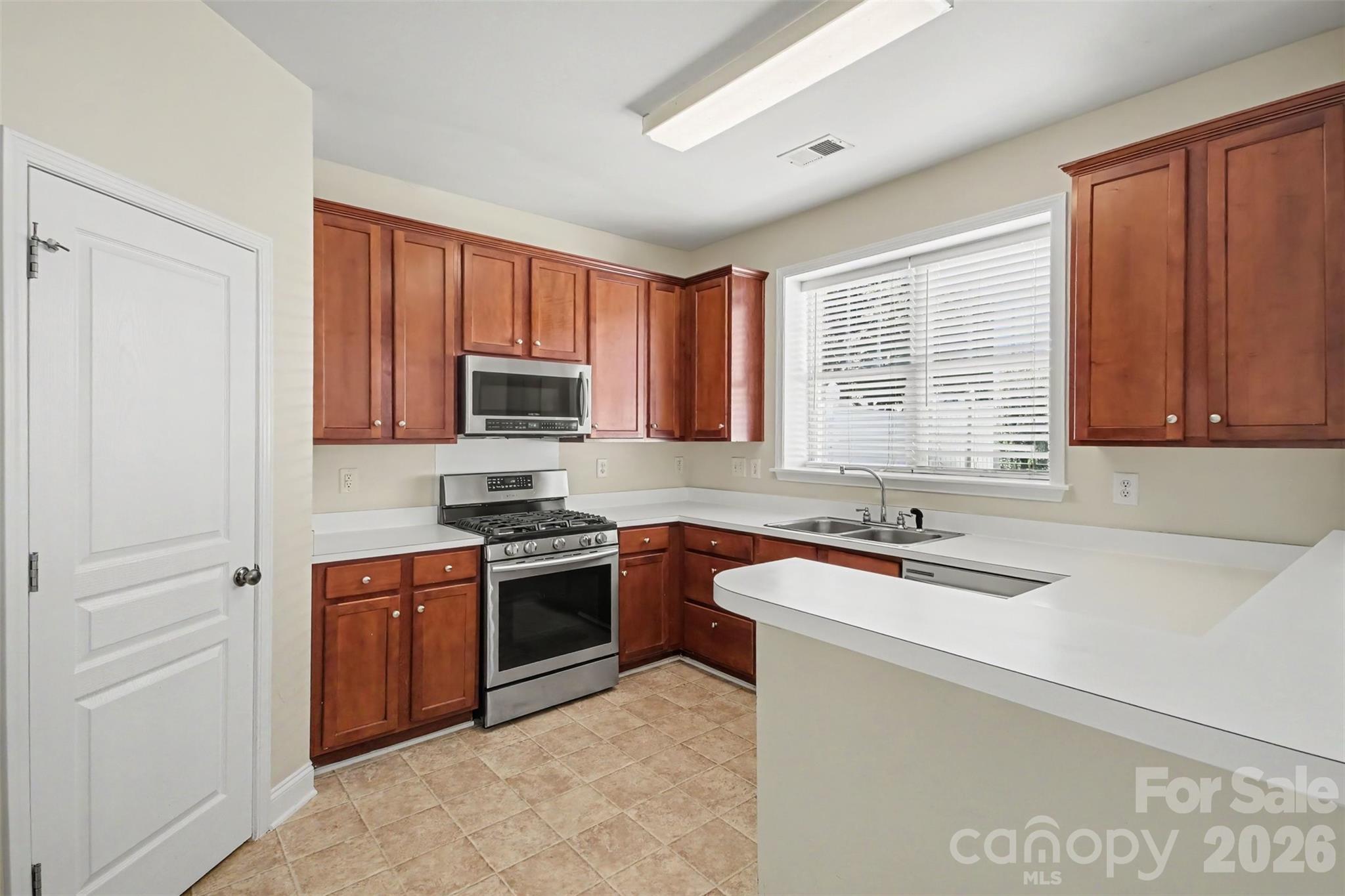 9910 Westmoreland Road Property Photo 12