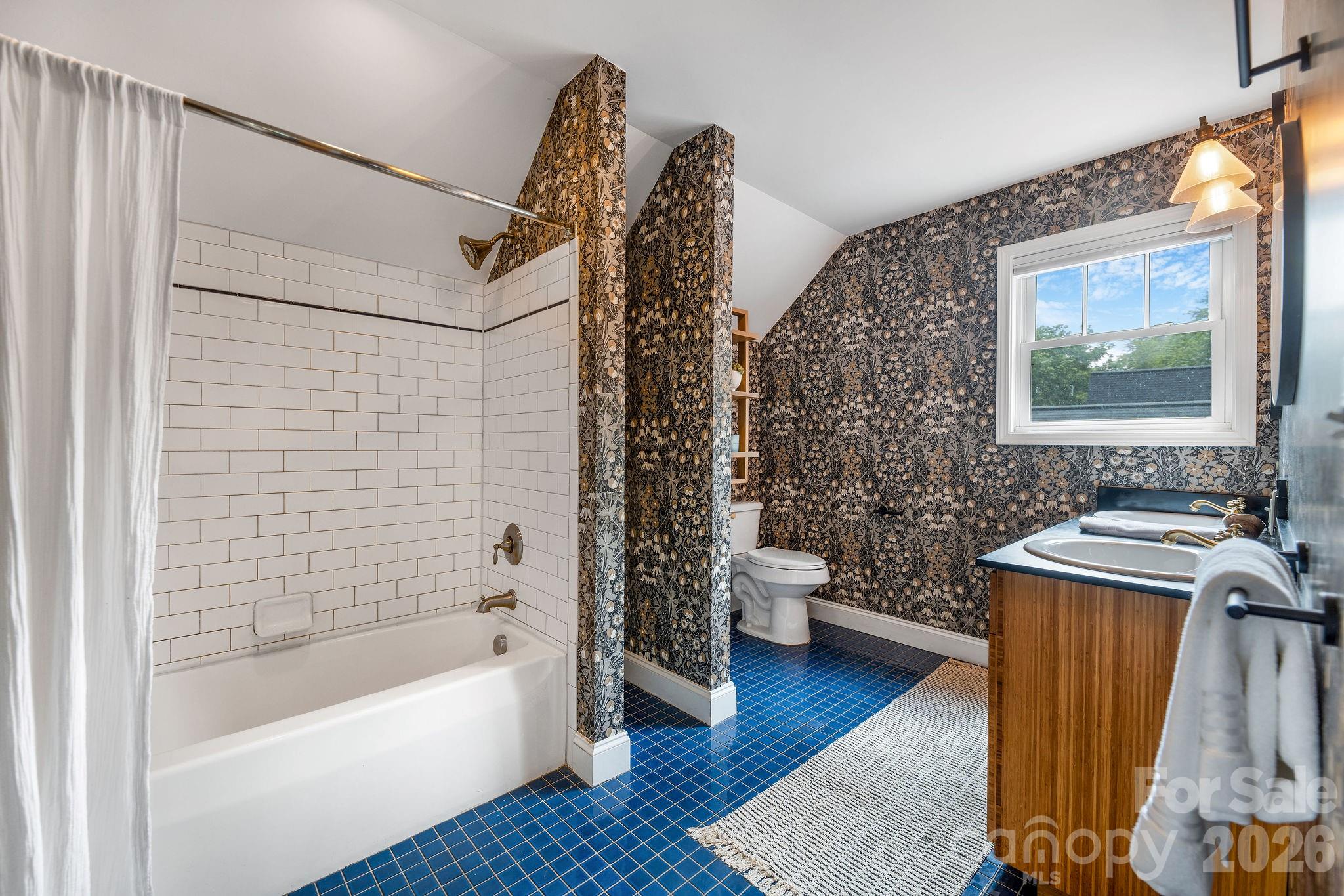 92 Martin Avenue A Property Photo 5
