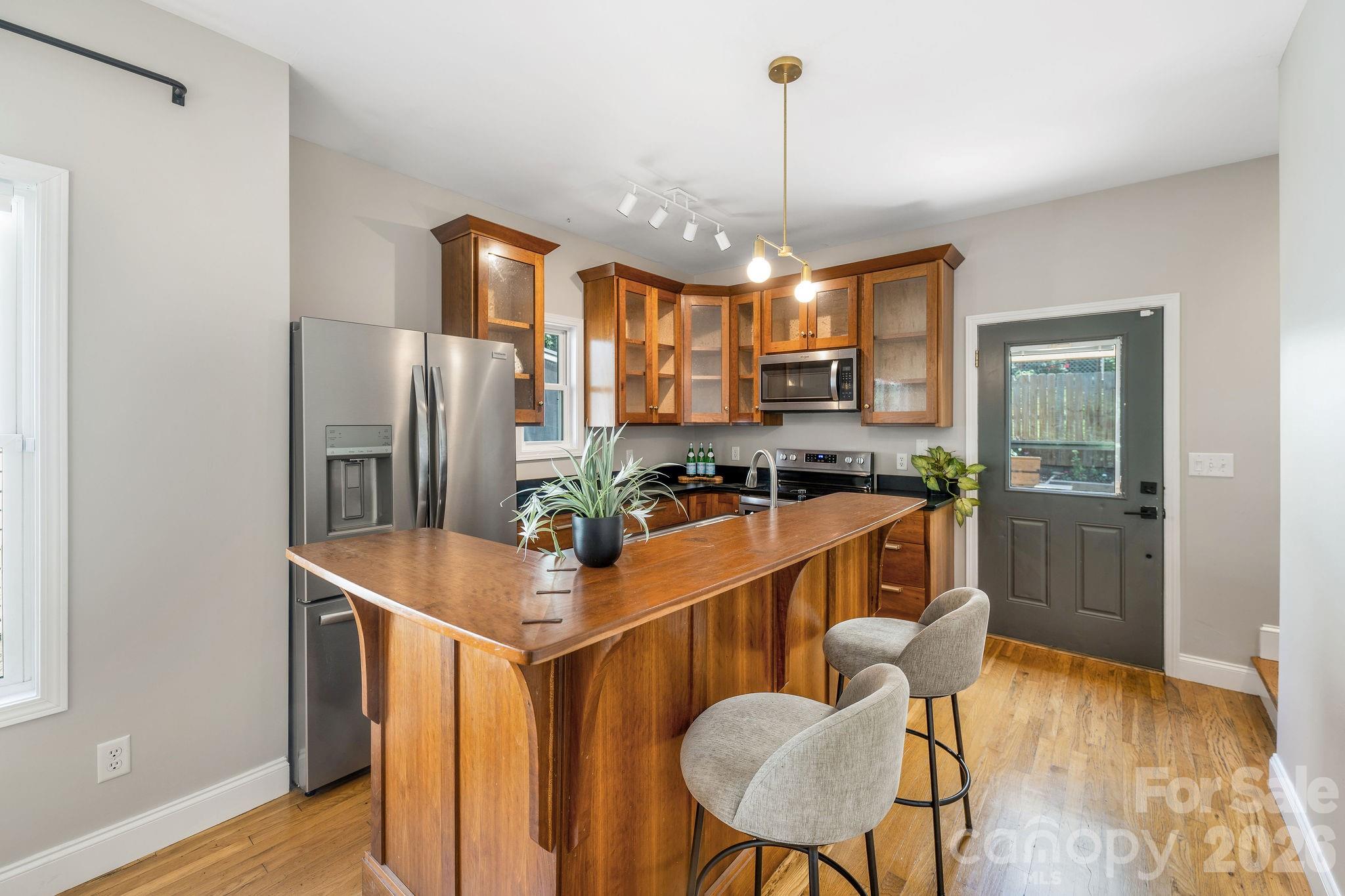 92 Martin Avenue A Property Photo 16