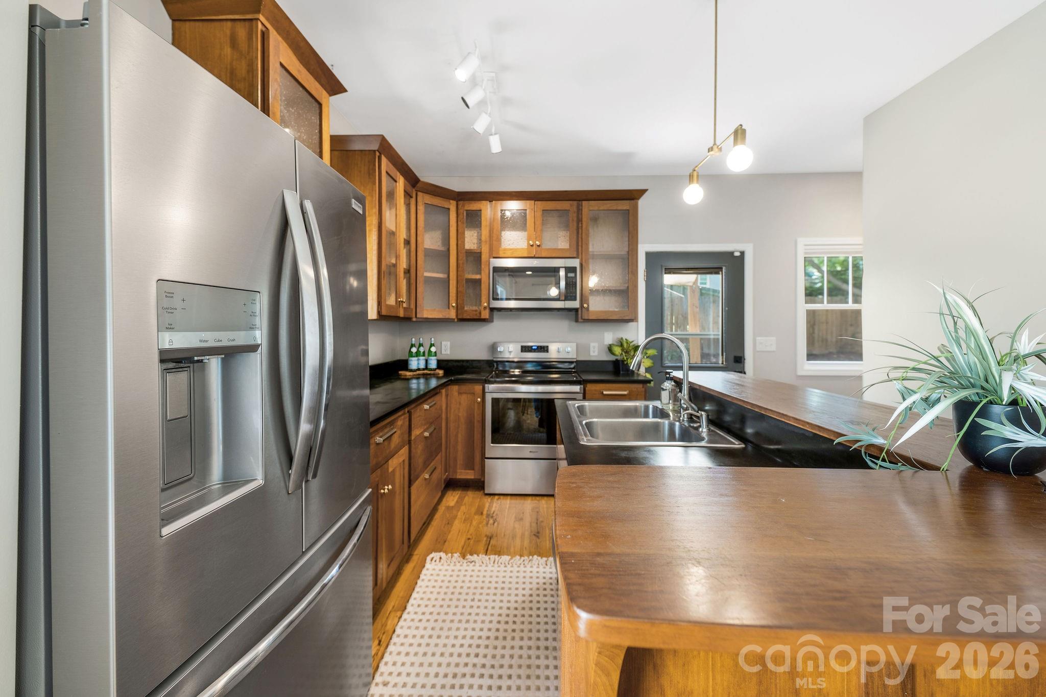 92 Martin Avenue A Property Photo 18