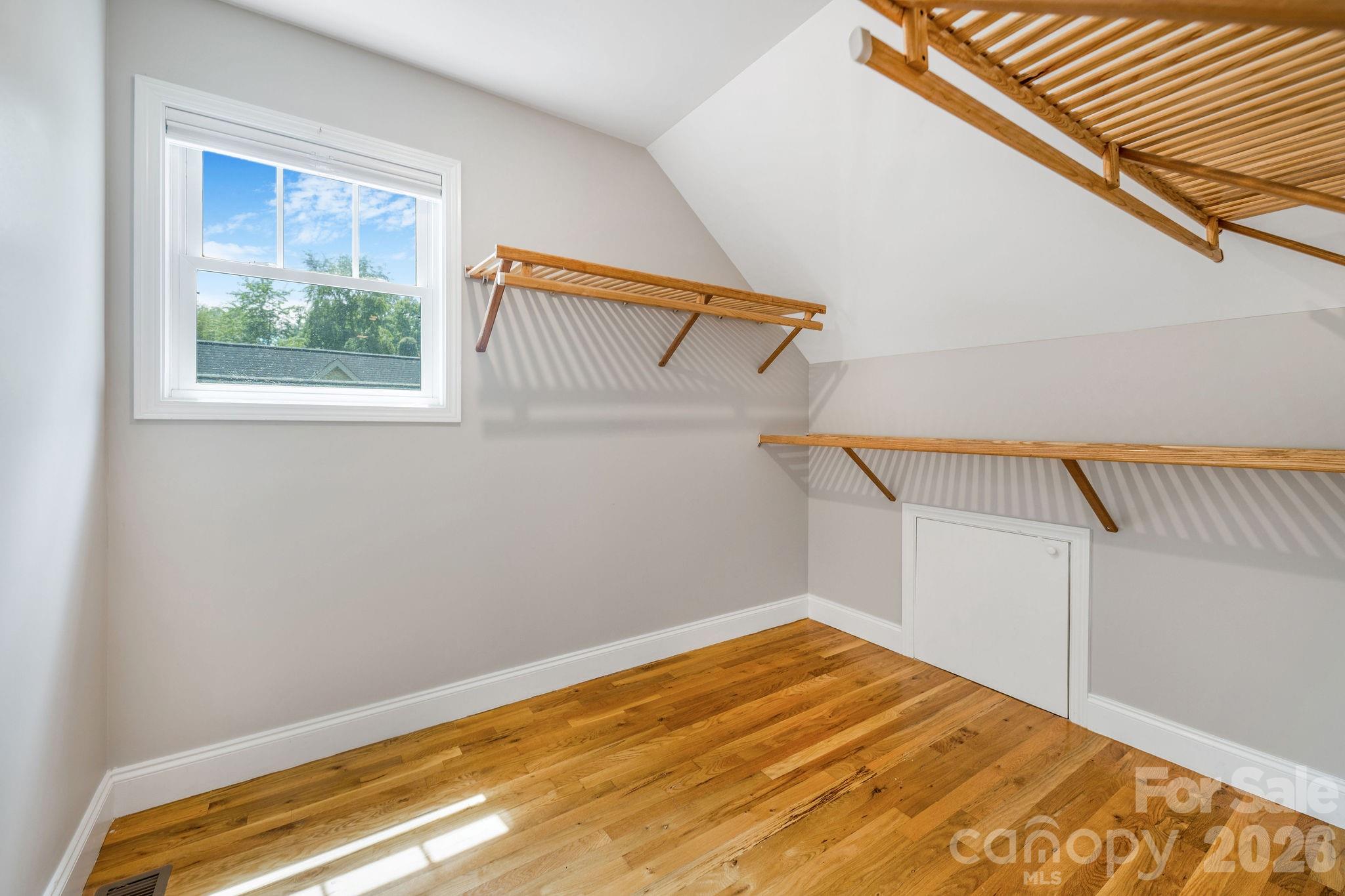92 Martin Avenue A Property Photo 28