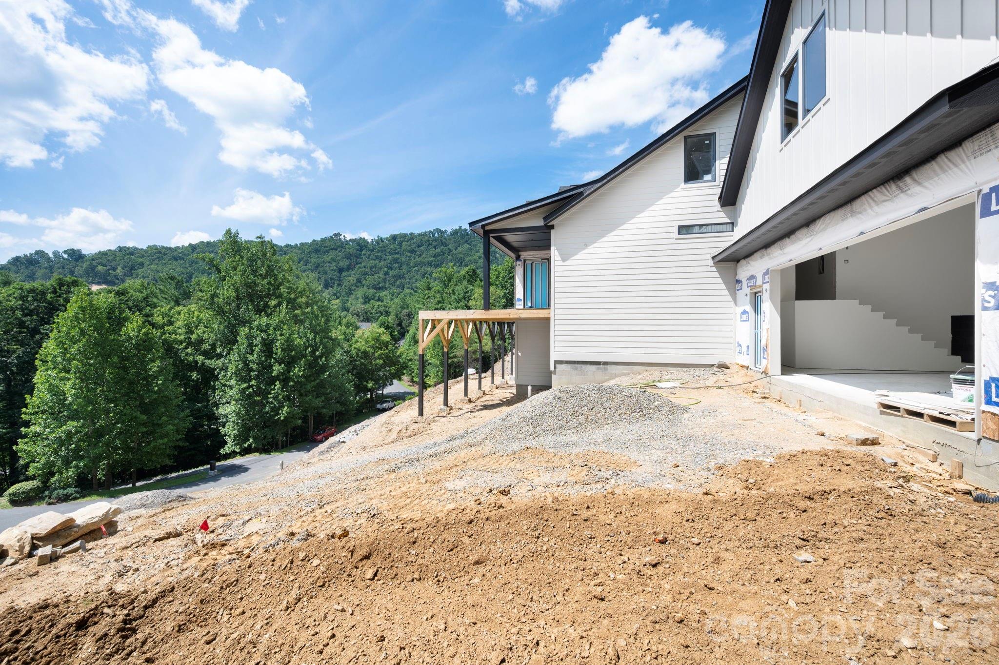 158 Twin Courts Drive Property Photo 23