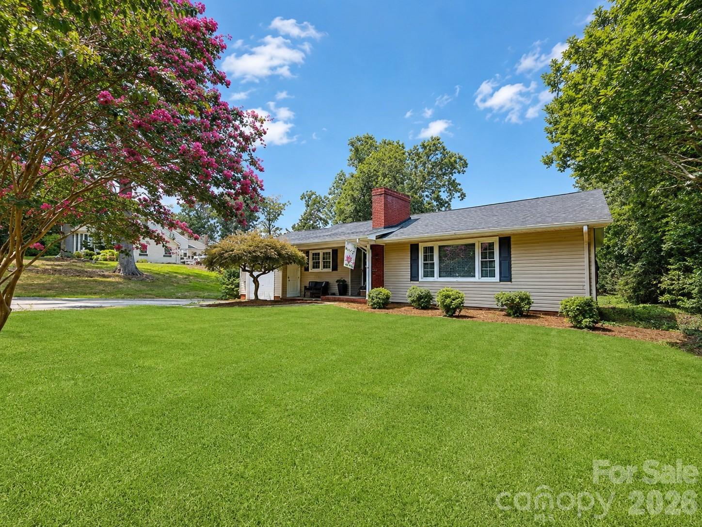 807 Yadkin Street Property Photo 1