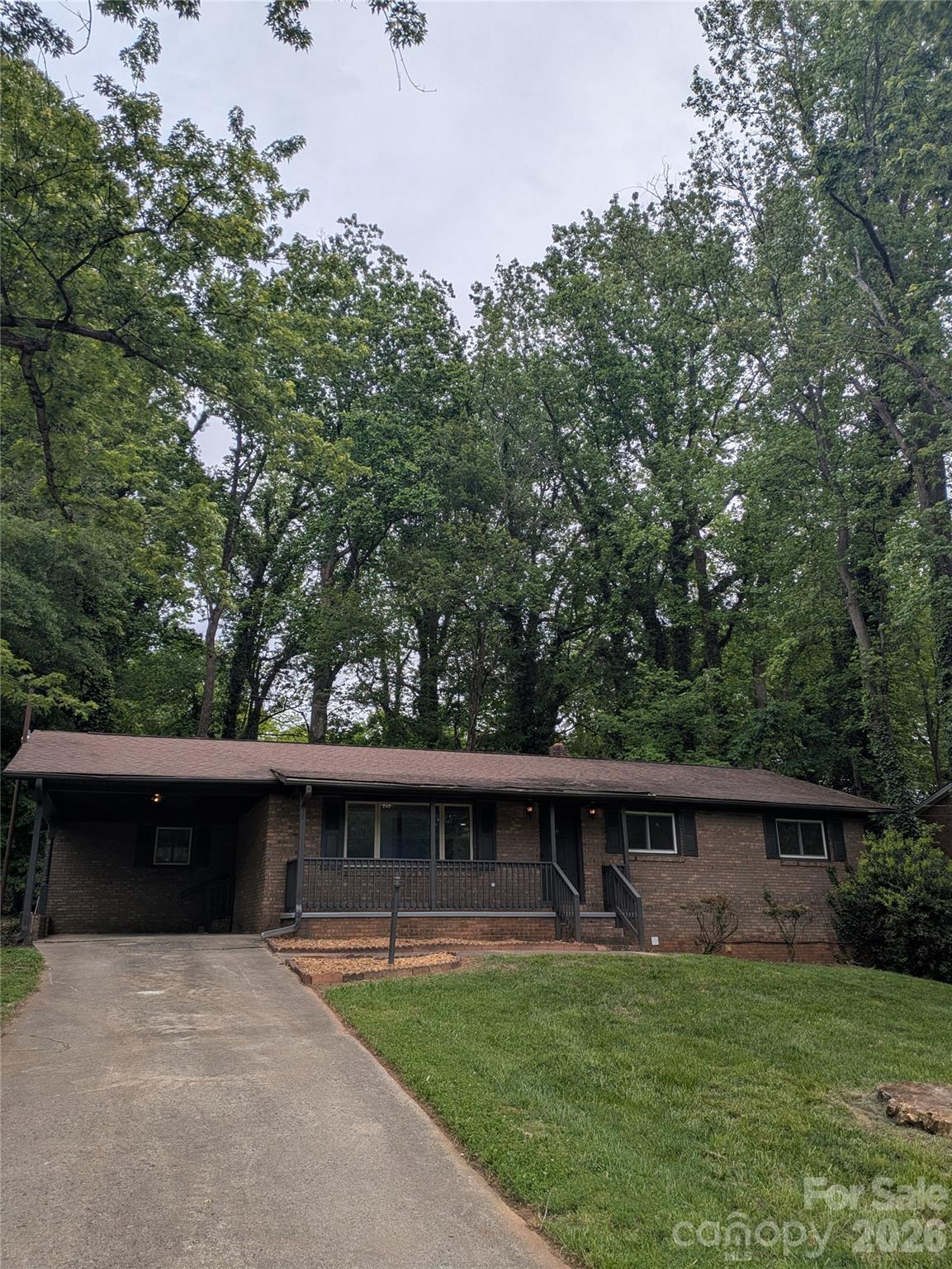 1002 Hemlock Drive Property Photo 2