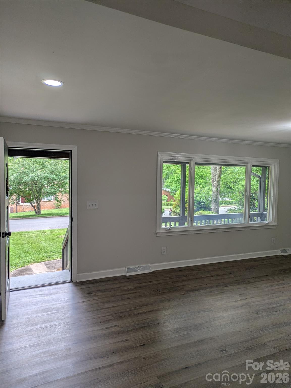 1002 Hemlock Drive Property Photo 8