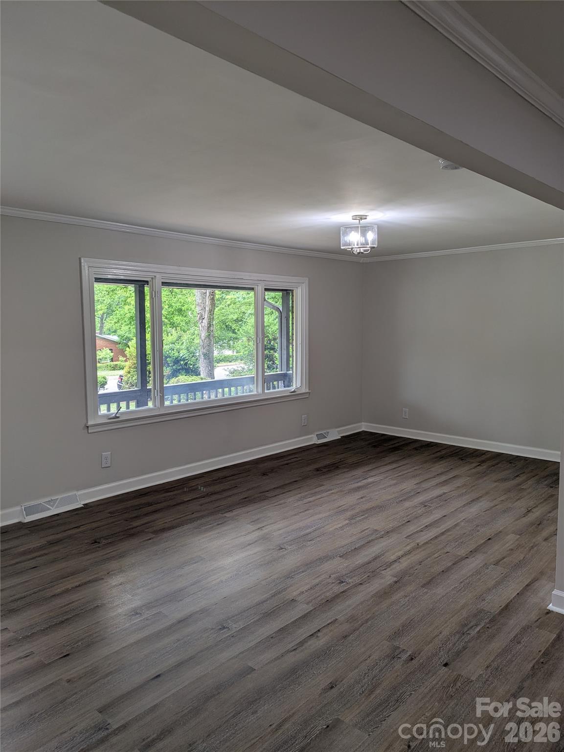 1002 Hemlock Drive Property Photo 9