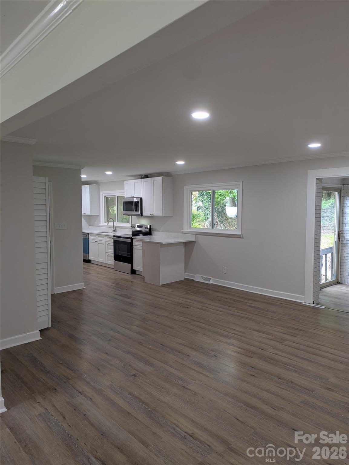 1002 Hemlock Drive Property Photo 10