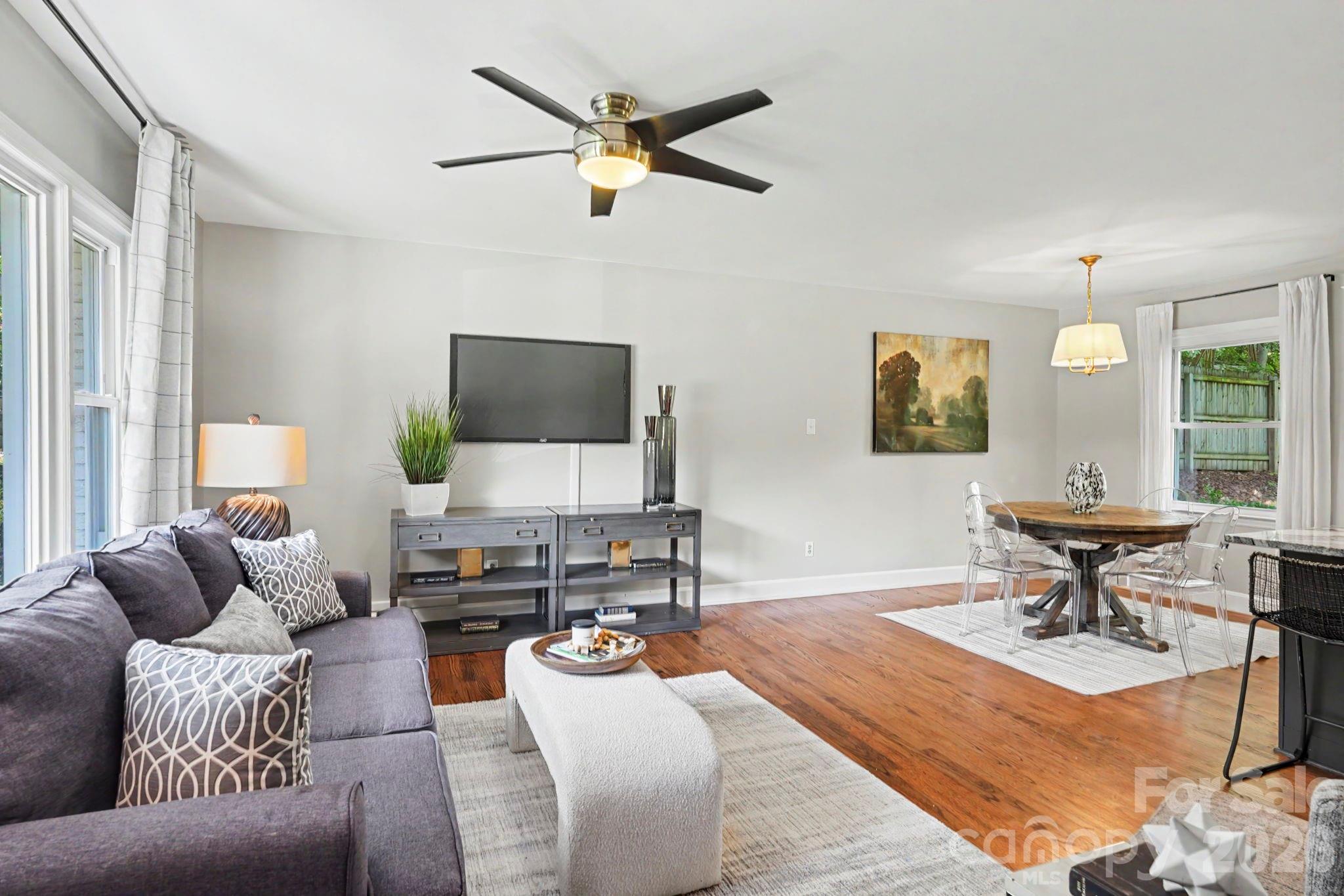 7316 Thorncliff Drive Property Photo 3