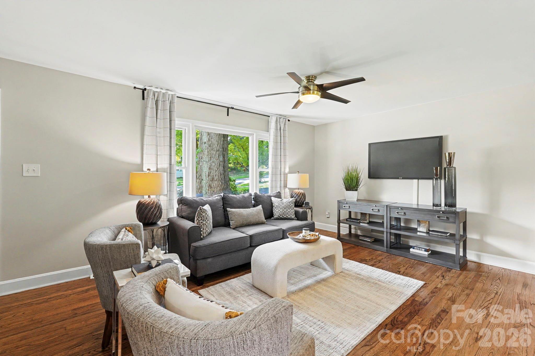 7316 Thorncliff Drive Property Photo 4