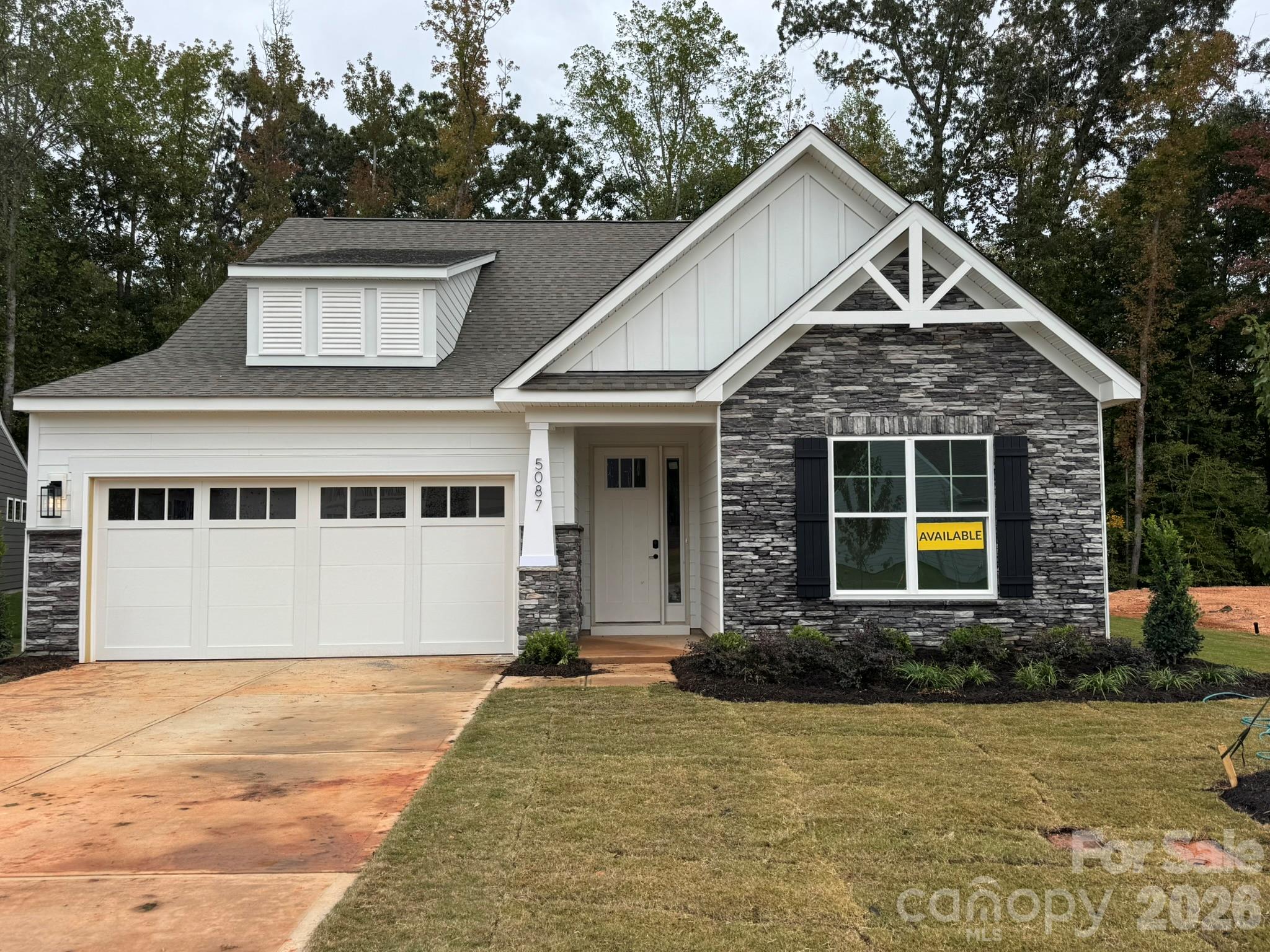 5087 McLaughlin Loop Property Photo 1