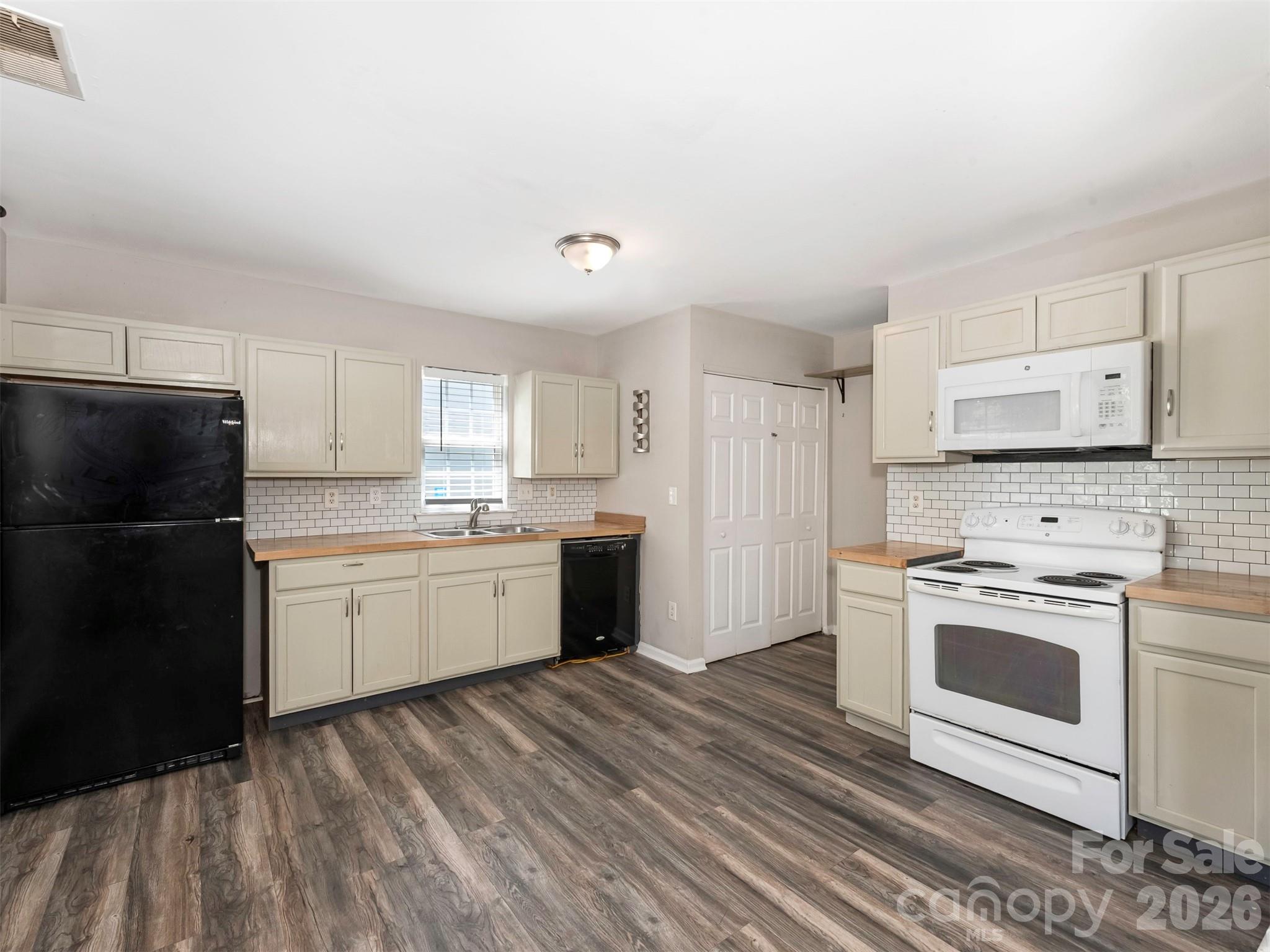 2710 Blackberry Ridge Lane Property Photo 6