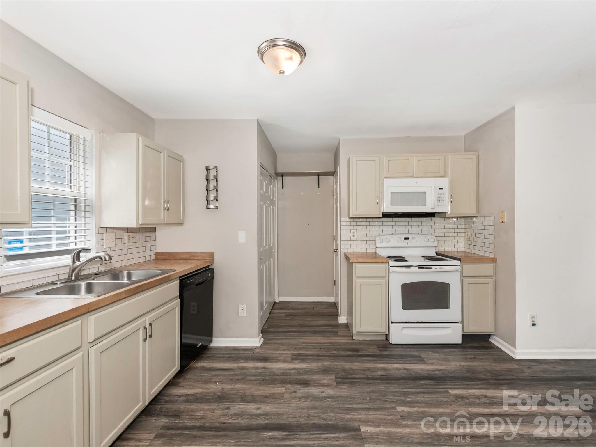 2710 Blackberry Ridge Lane Property Photo 9