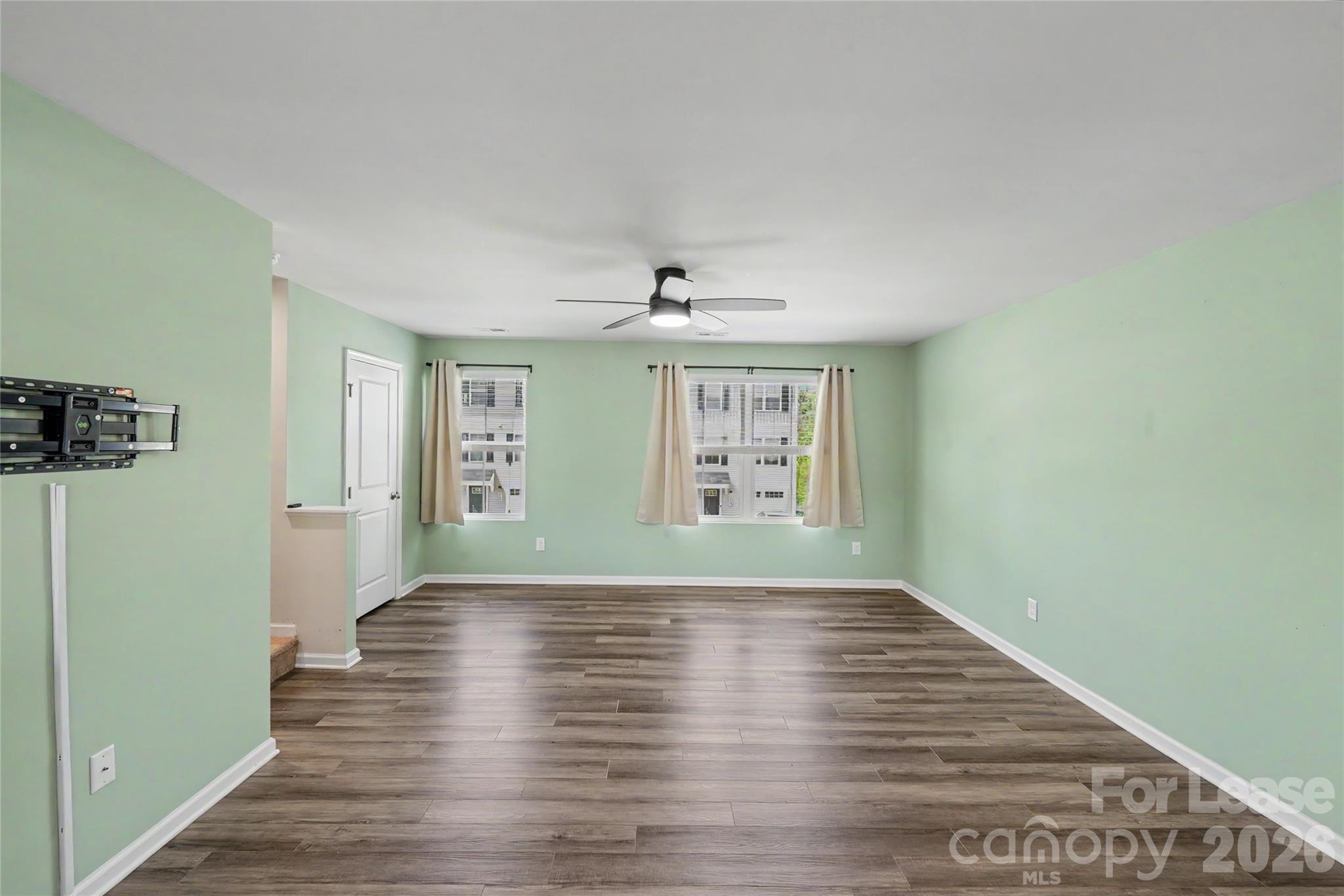 6042 Cutwater Circle Property Photo 2