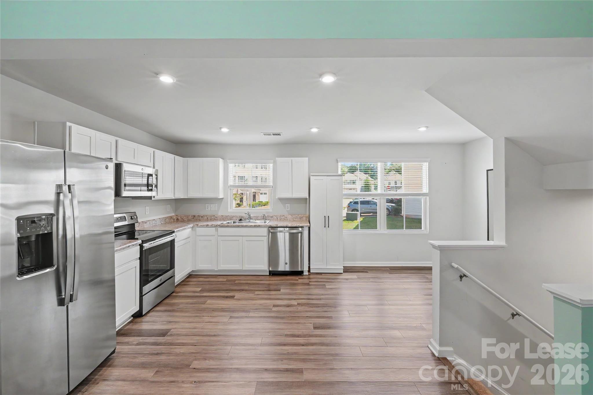 6042 Cutwater Circle Property Photo 3