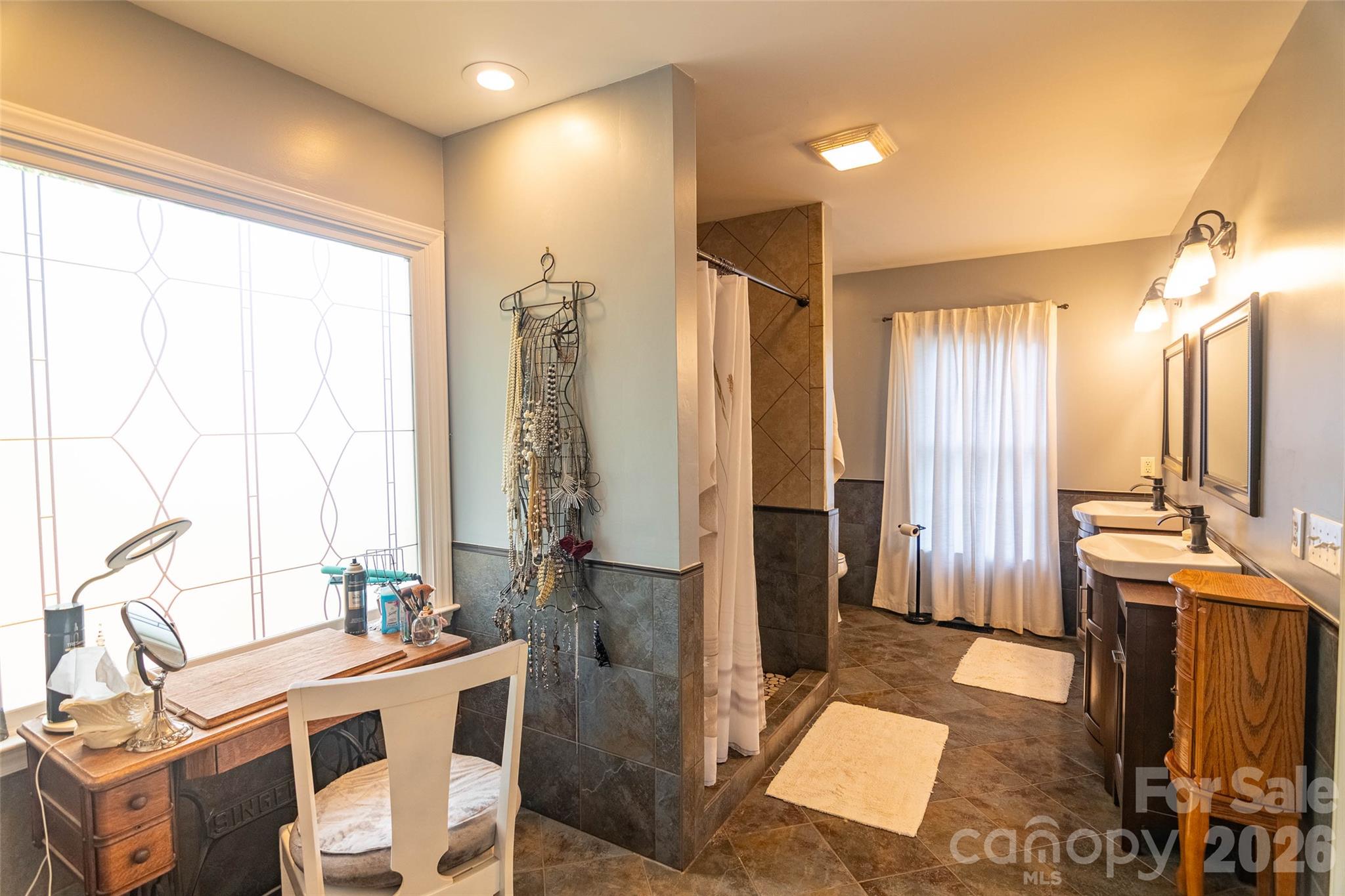 378 Chisholm Trail Property Photo 15