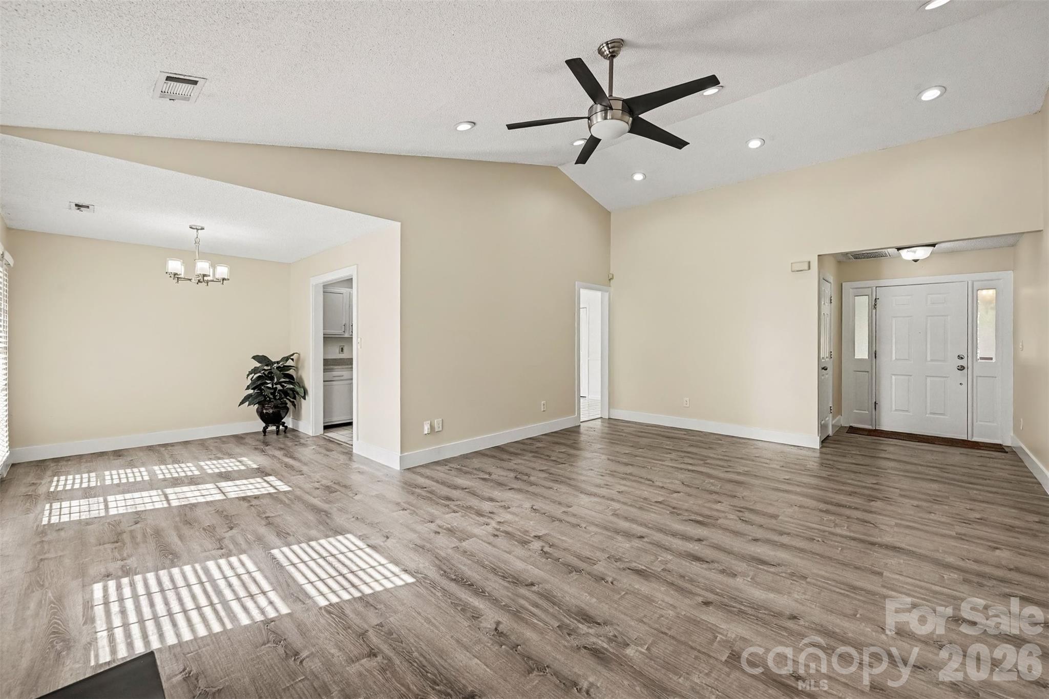 10117 Crayton Drive Property Photo 3