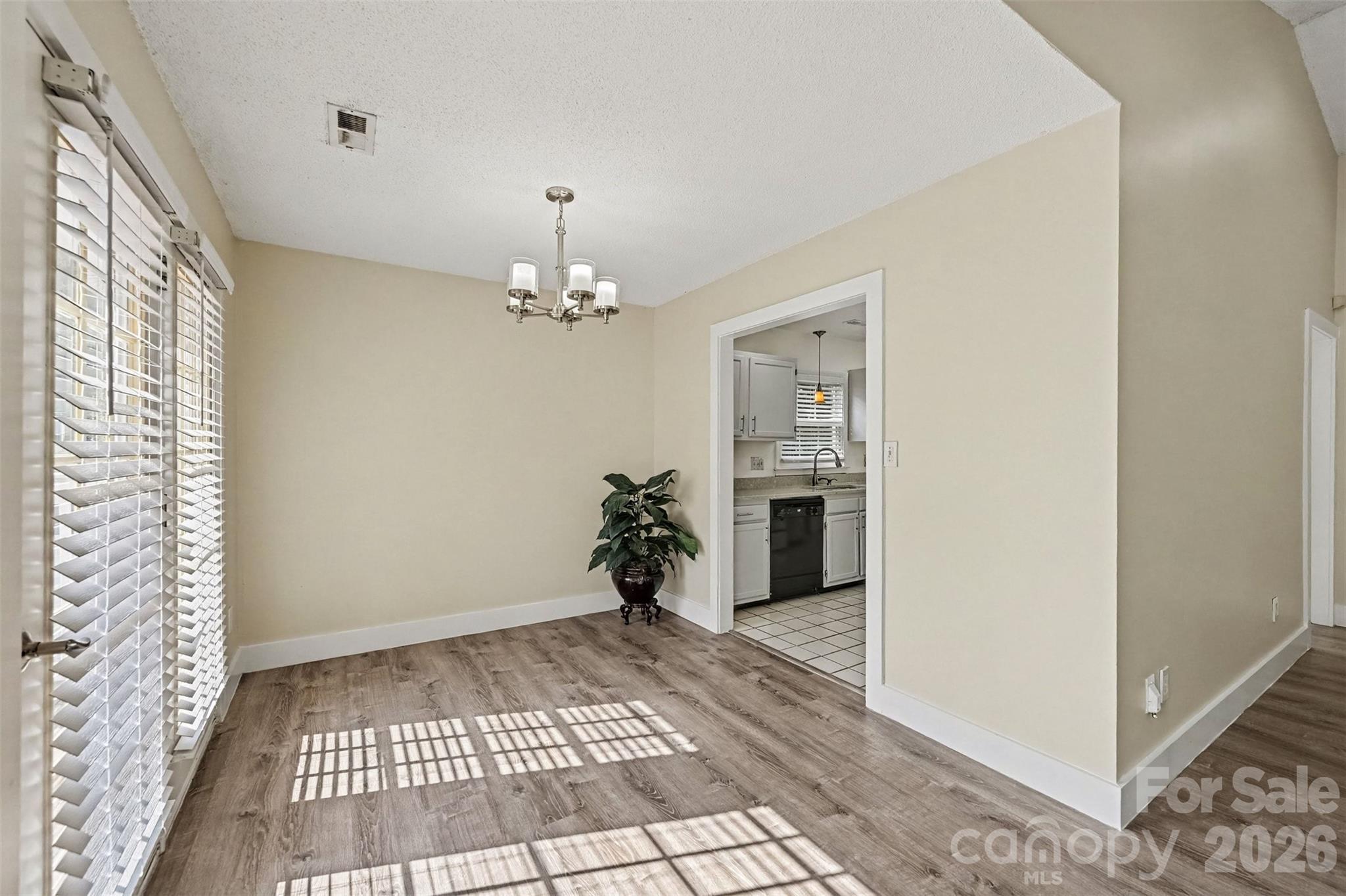 10117 Crayton Drive Property Photo 5