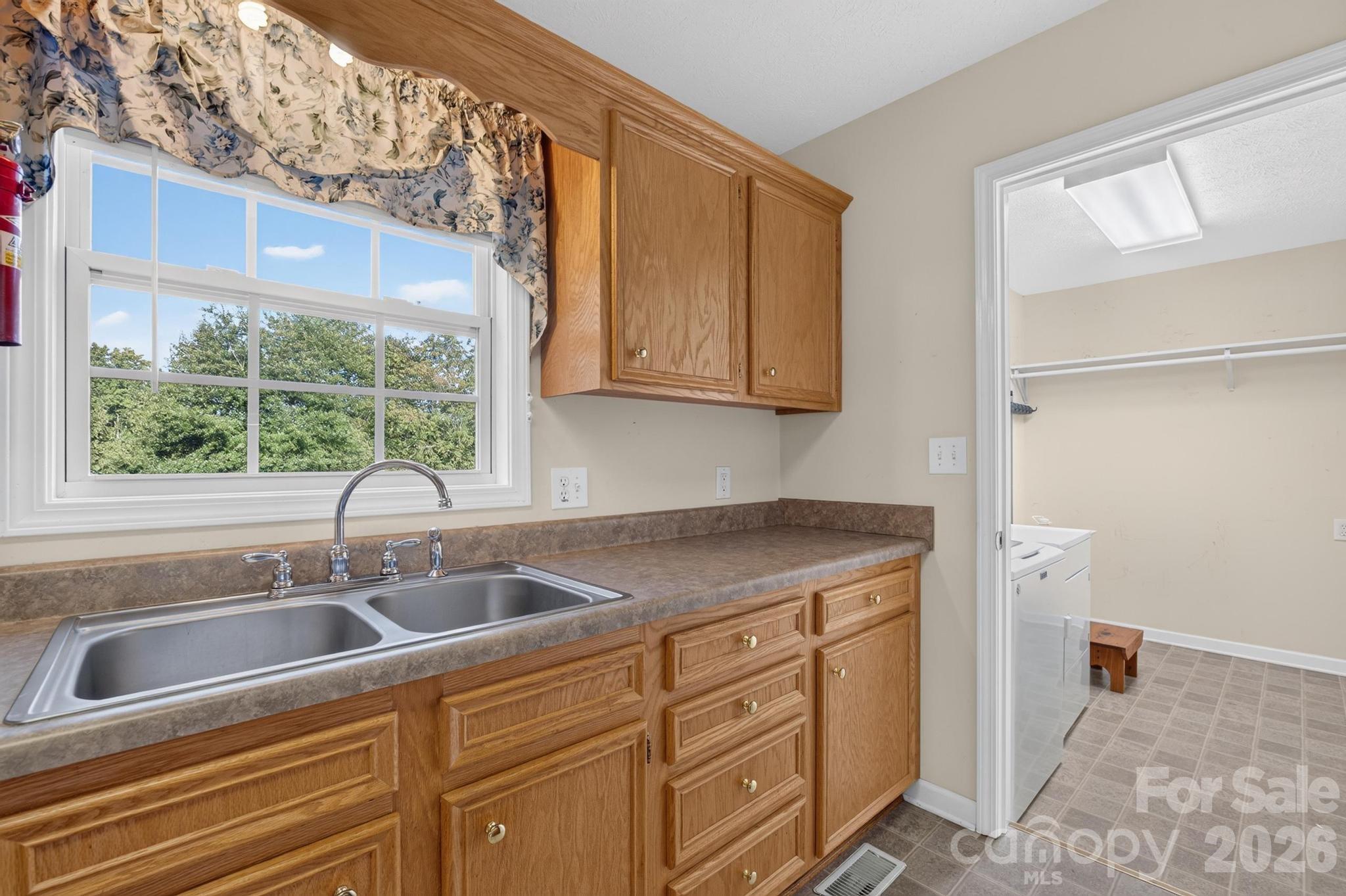 2305 Good Shepard Court Property Photo 19