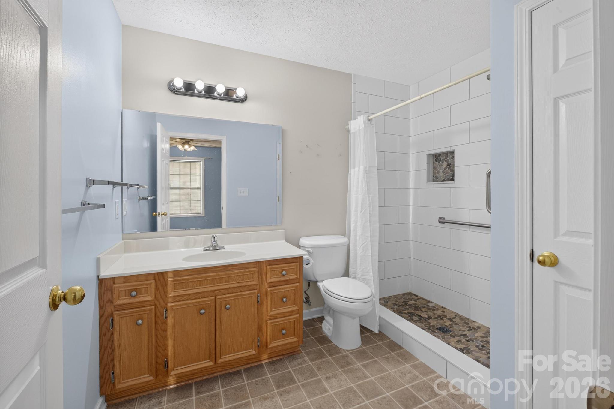 2305 Good Shepard Court Property Photo 26