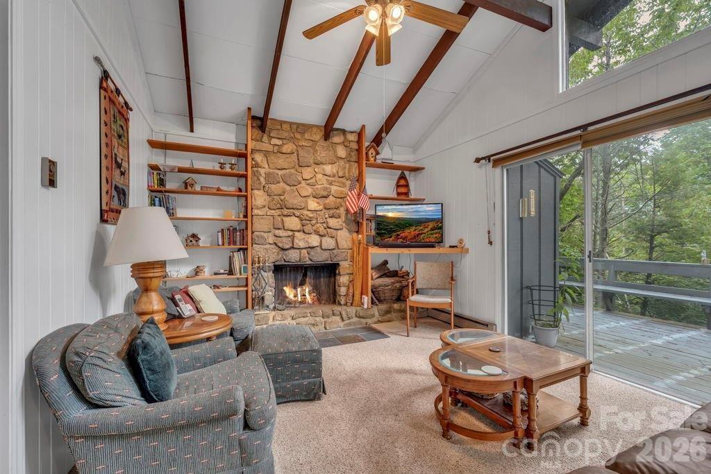 211 Foxgrape Hollow 77 Property Photo 5