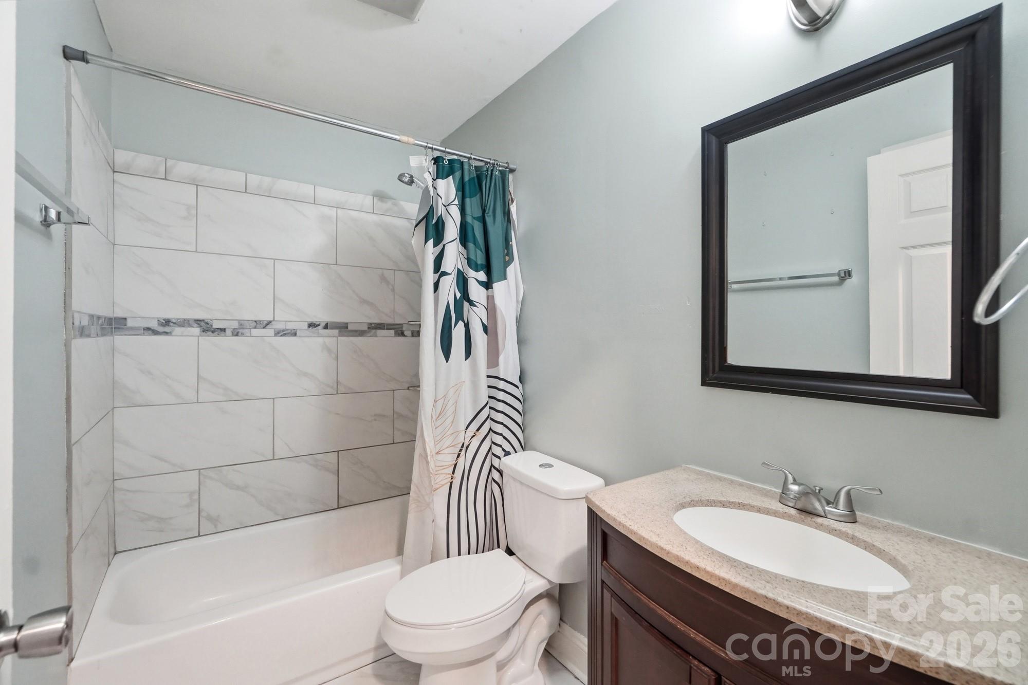 1326 Washington Lane Property Photo 9